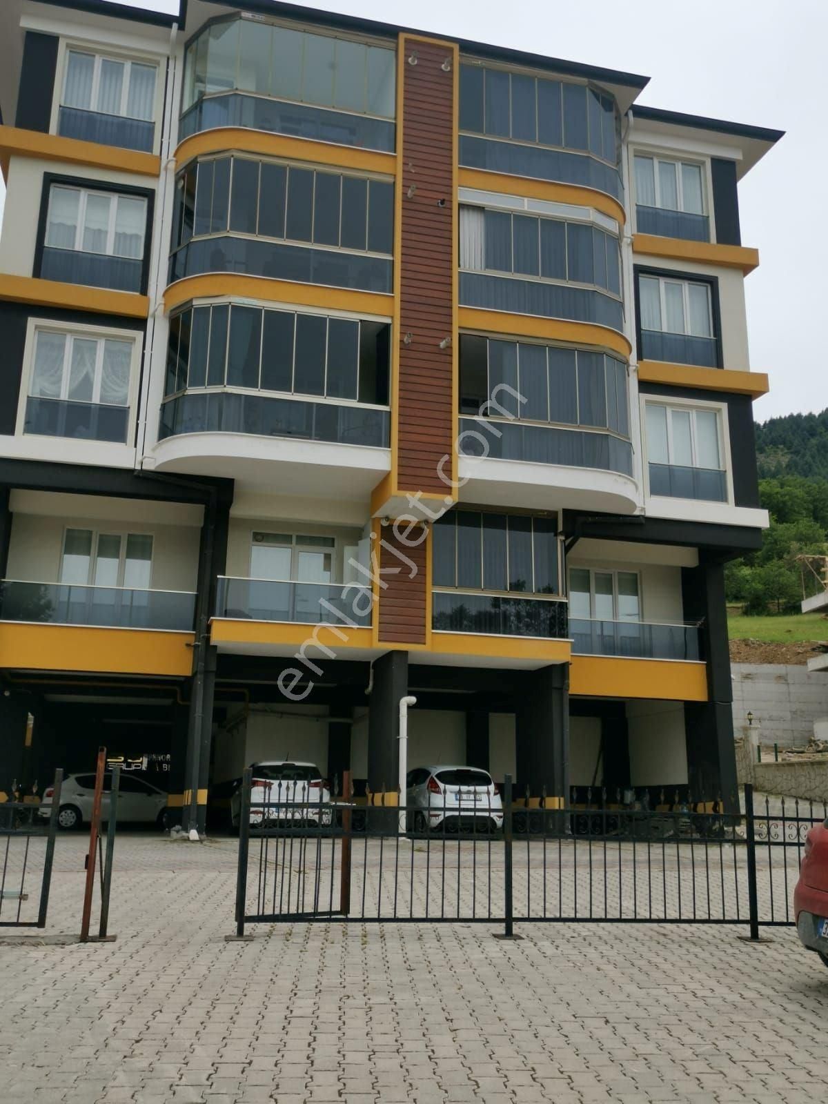 Isparta Merkez Ayazmana Mahallesi Kiralık Geniş Daire