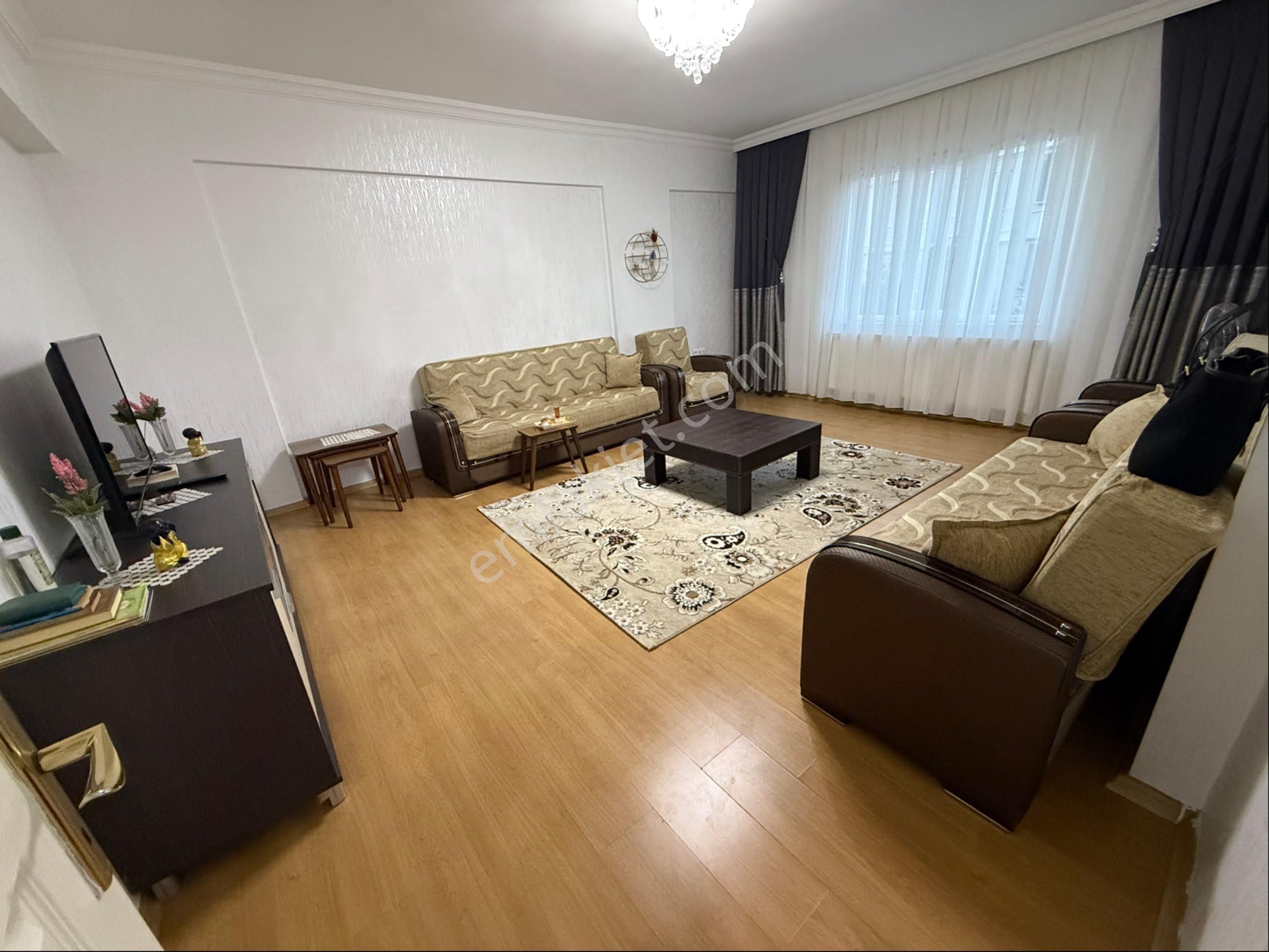 Uzaydan Abduühamit Handa Satılık Bakımlı Geniş Daire