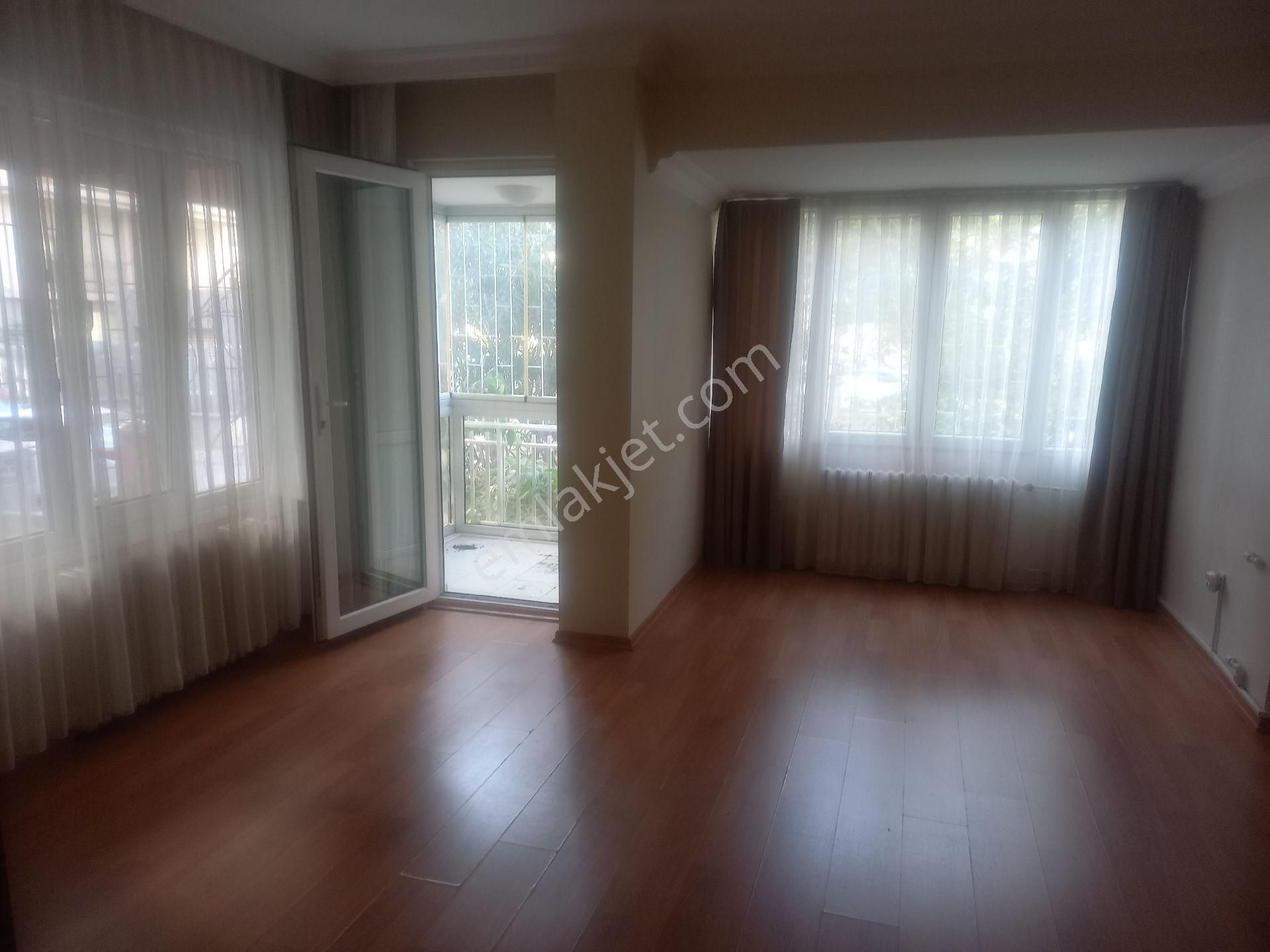 Bostancıda 2+1 80 M2 Yüksek Giriş Kiralık