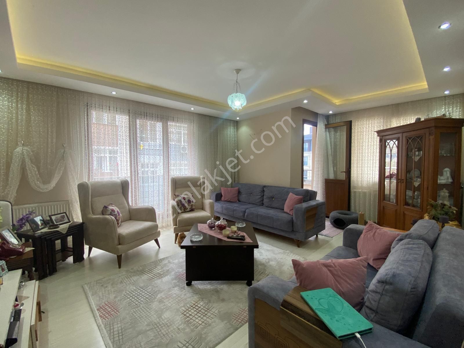 İstanbul House'dan Bahçelievler'de Genç Binada 3+1 Ara Kat
