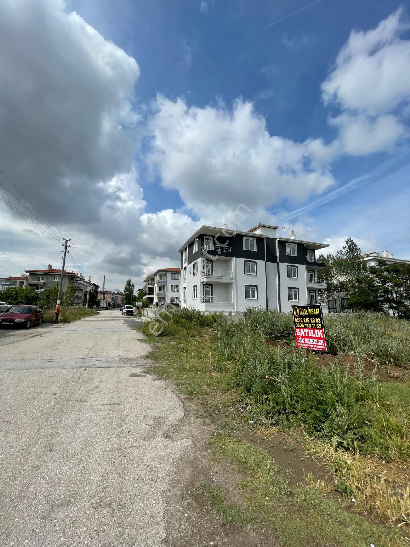 Afyon Üçok Emlaktan ! Mareşalde Sıfır Lüx Topraktan 2+1 Satılık Daireler - Görsel 2