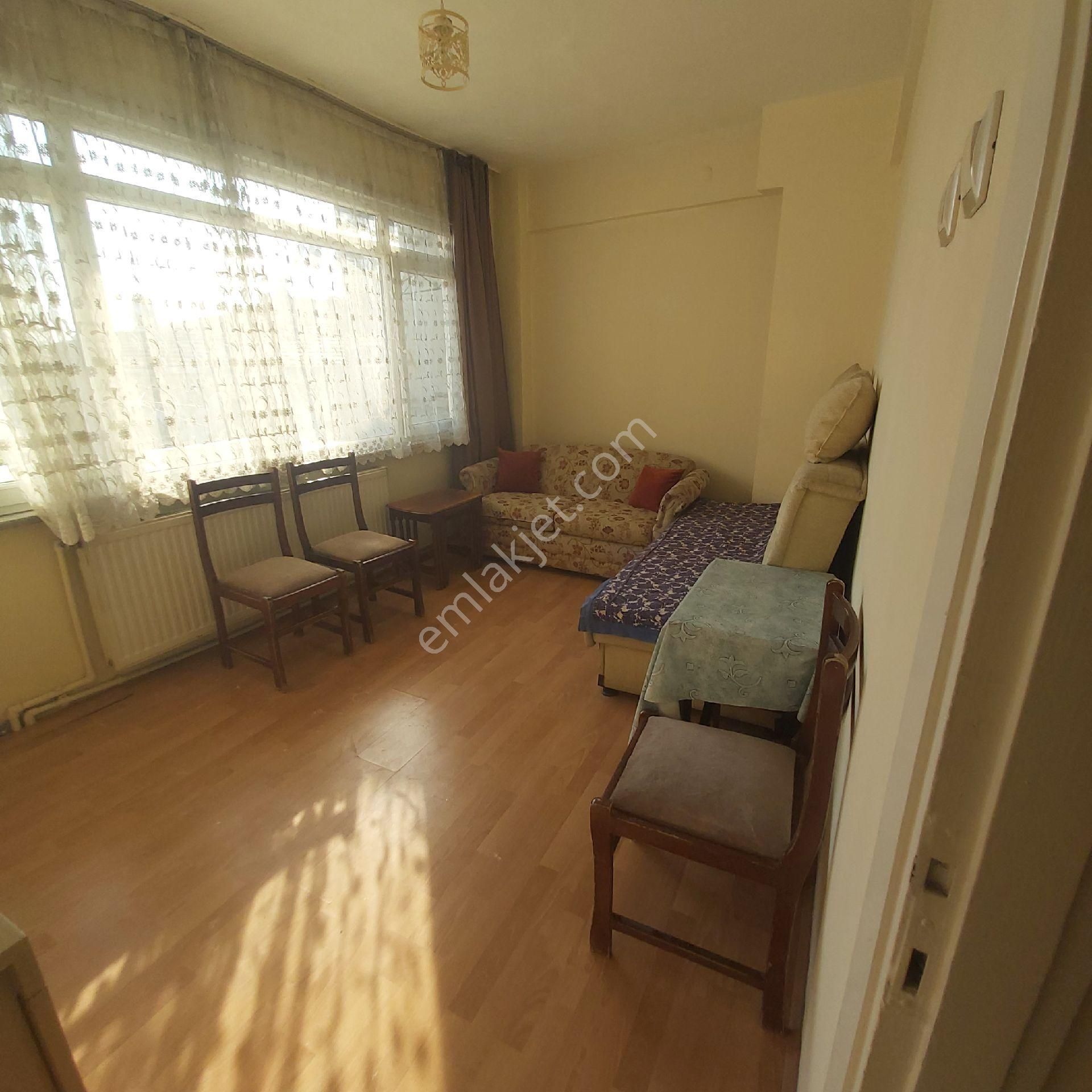 Beyoğlu Kasımpaşa Kulaksız Meydanında 2+1 Doğalgazlı Daire