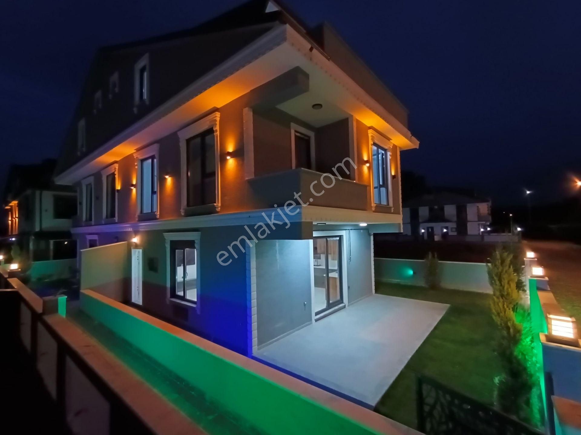 4+1 Yerden Isıtmalı, Müstakil Bahçeli Villa - Vılla For Sale