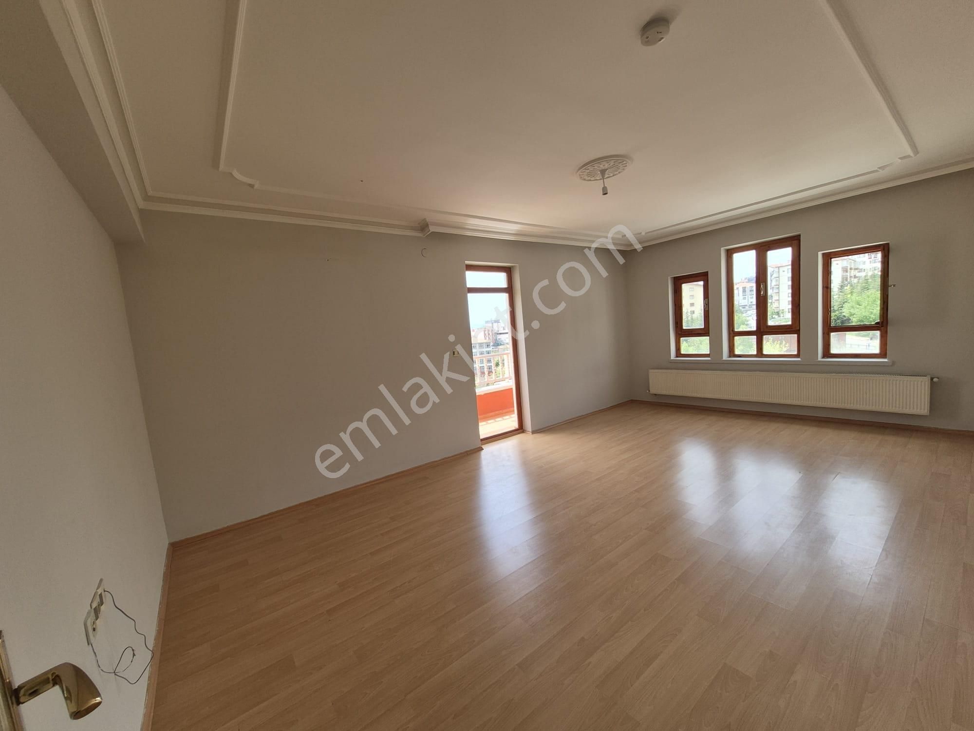 Keçiören Osmangazi' De Park Manzaralı Asansörlü Orta Kat 3+1 Kiralık Daire