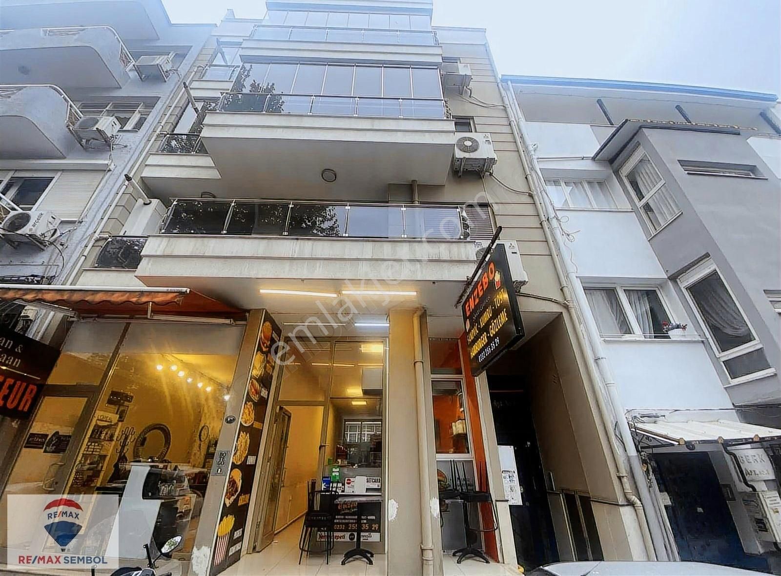 Mithatpaşa Caddesine Yakın Bacalı Geniş Devren Kiralık Dükkan