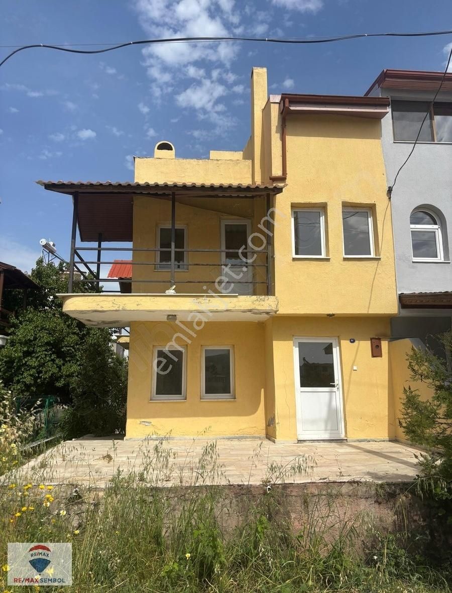 Meltemtur Sitesinde Havuz Manzaralı Satılık 3+1 Müstakil Ev