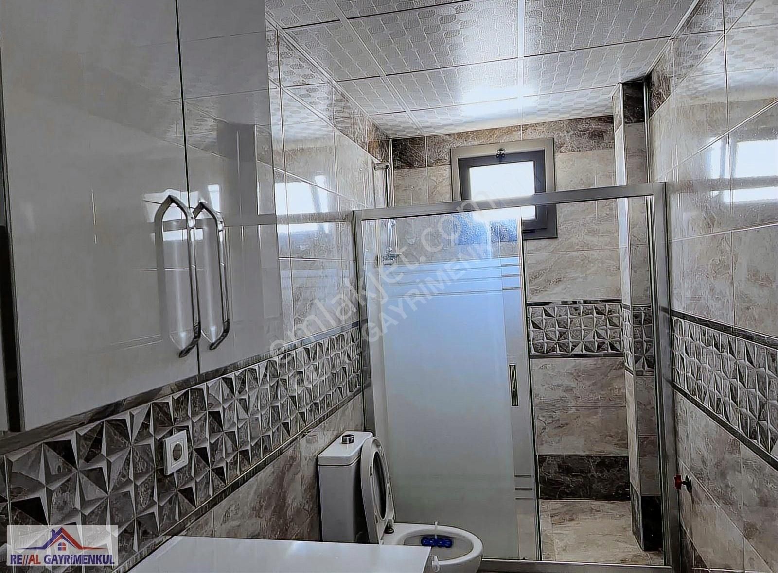 Menderes Cüneytbey Hastane Ye Yürüme Mesafesinde 1+1 Kiralık