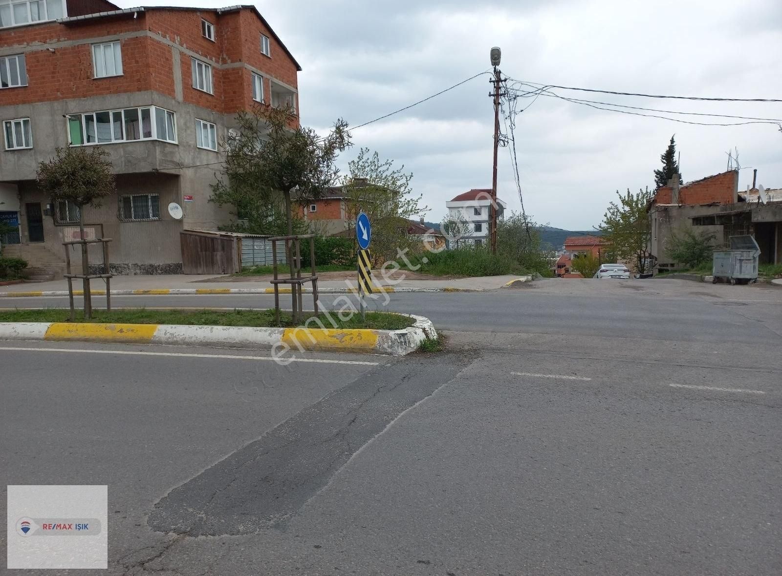 Sultanbeyli Kuran Kursu Cad. Üzeri Net 348 M2 Ticari +konut Arsa