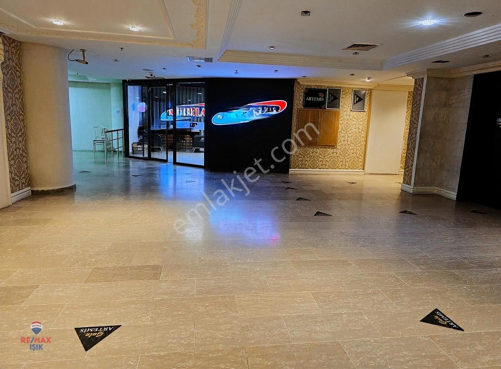 Ümraniye Alemdağ Cd. De Alternatifli 600m2 Ofis Masrafsız