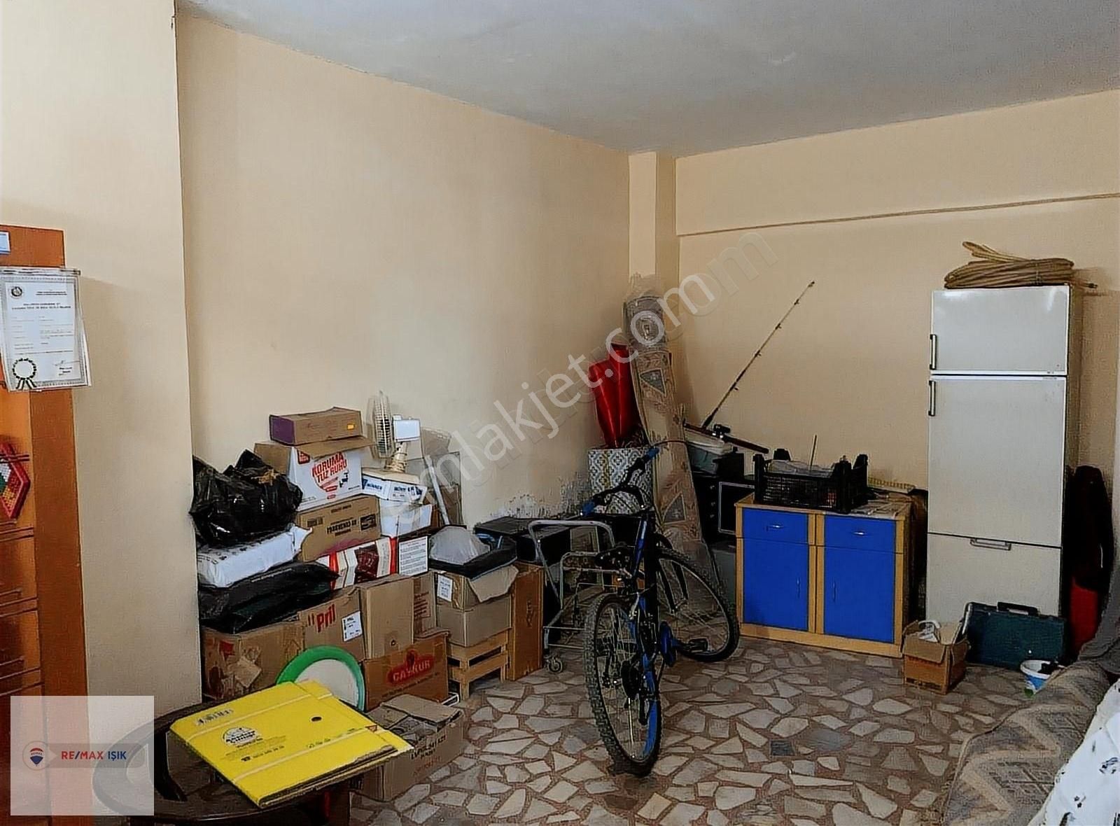 Bağlarbaşında Geniş (370 M2) ,kullanışlı Kiralık Depolu Dükkan