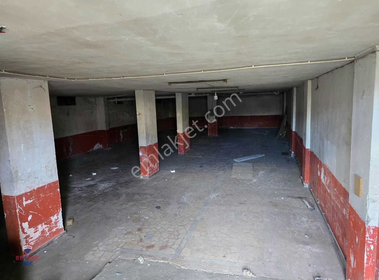 Sultanbeyli Oto Sanayide Cadde Üstü 225m2