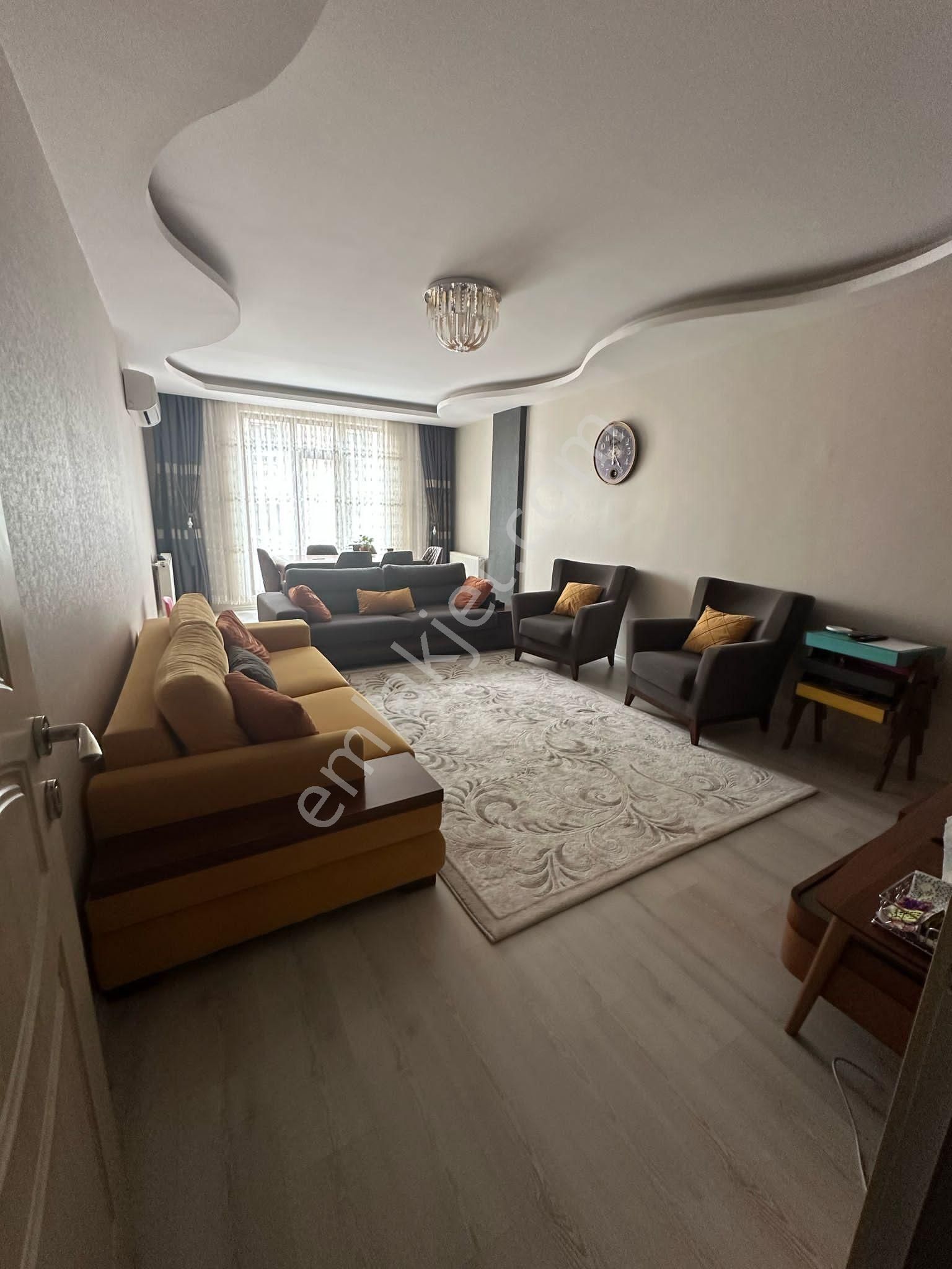 Uygun Emlak'tan Ahmet Ersevende 3.kat 4 Oda D.gazlı,parkeli, Asansörlü Satılık Daire