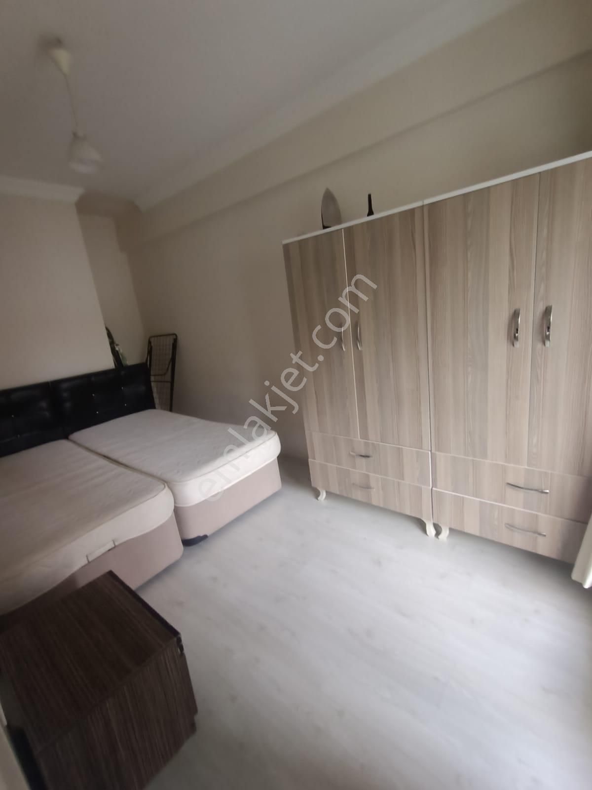 Cadde Üzerinde Satılık 1+1 Eşyalı Daire