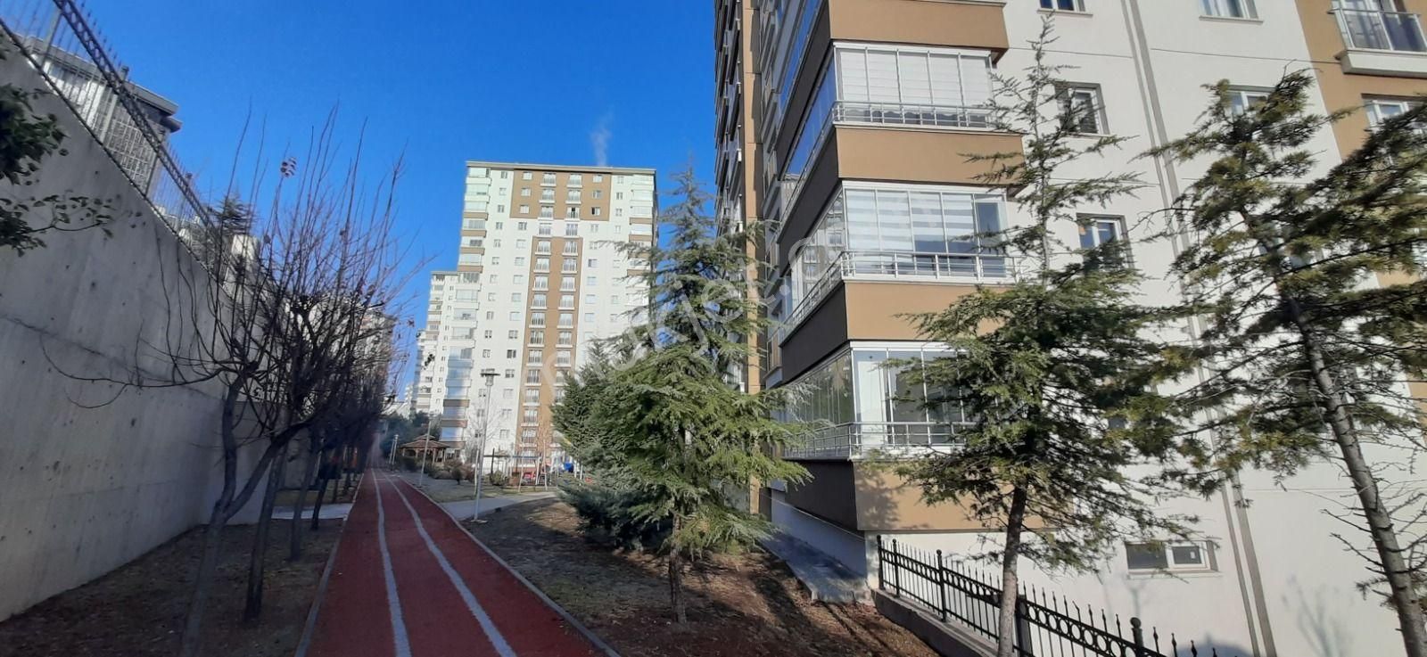 Asm Burç 2 De 3+1, Ebeveyn Banyolu, Cam Balkonlu, Güney Cephe S.