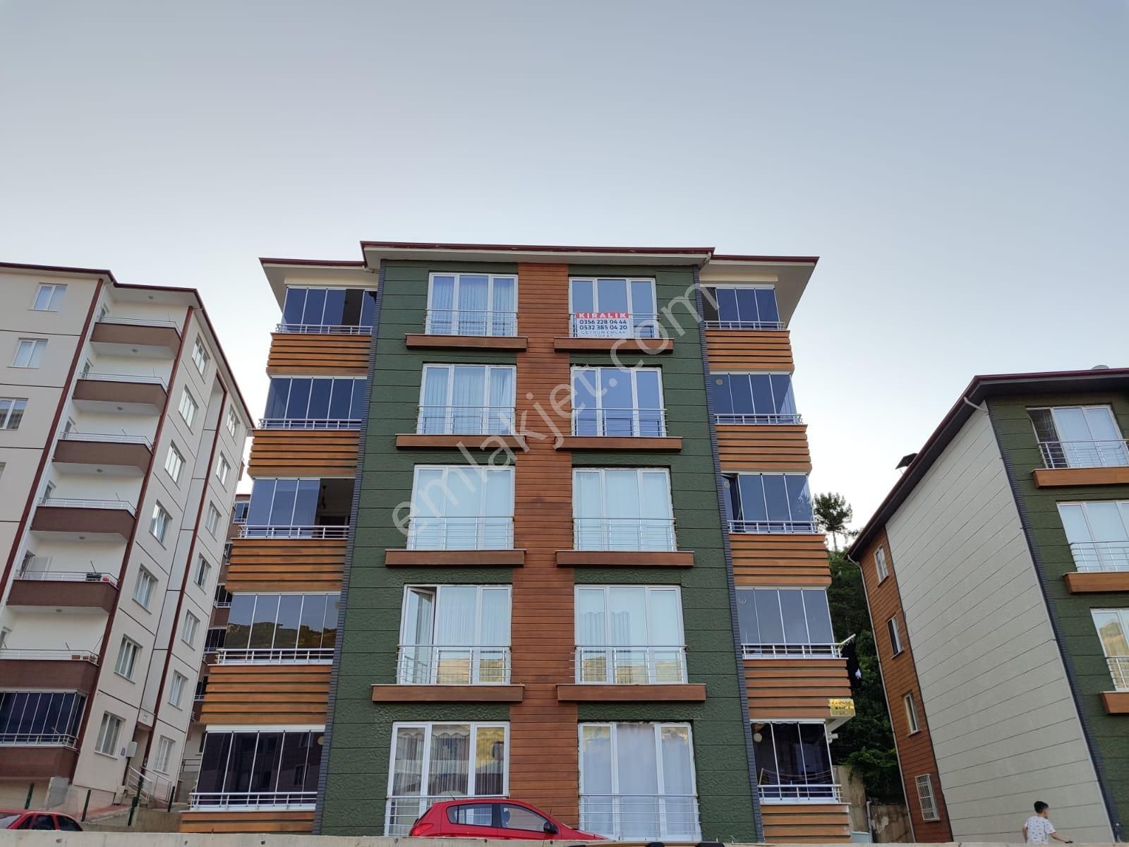 Tokat Adliyesi-jandarma İlçe Kom Yakınlarında 3+1 Arakat Kiralık