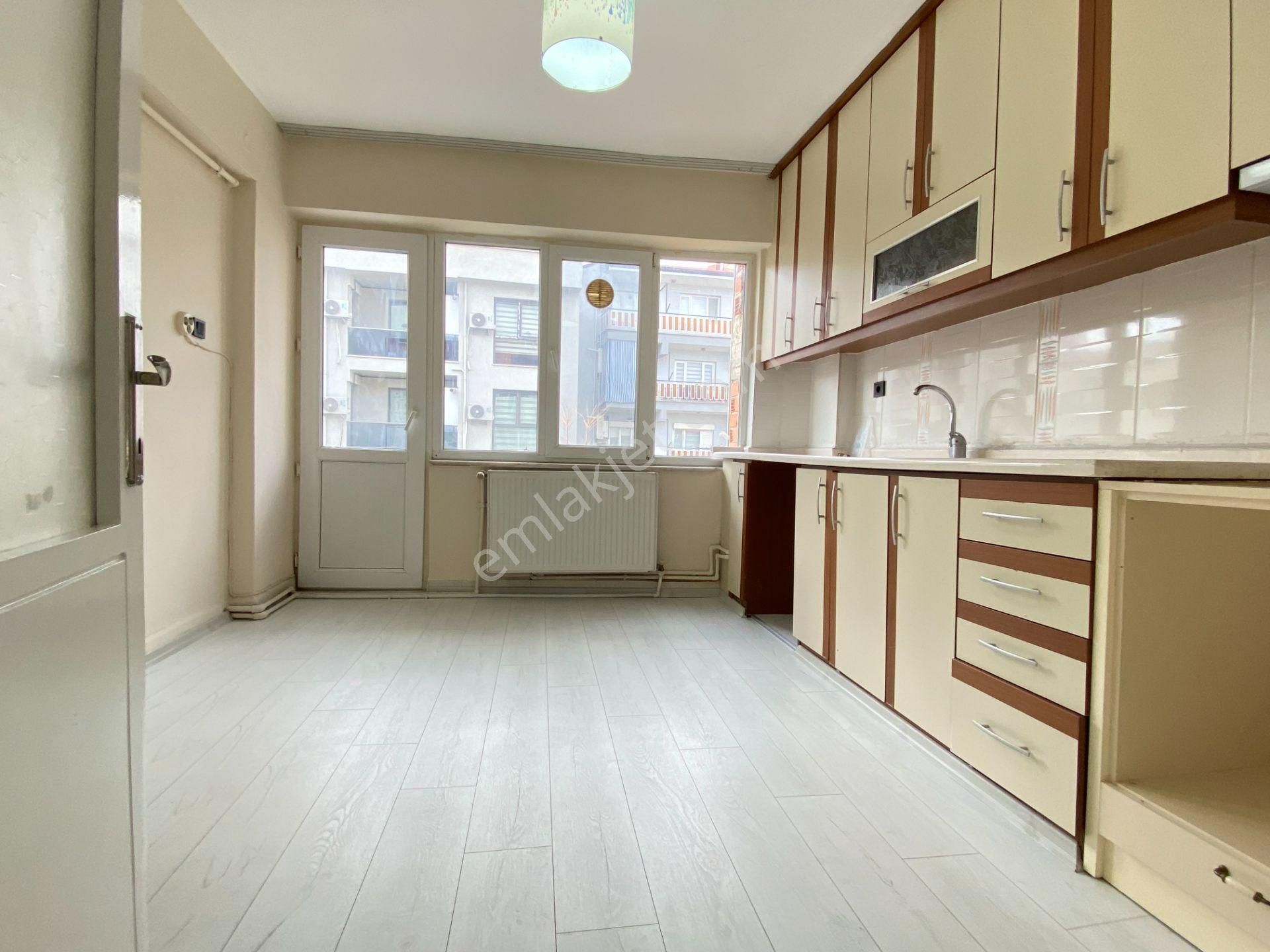 Eskidjiden K.şehitler Cadde Cepheli Kiralık 3+1 Daire !