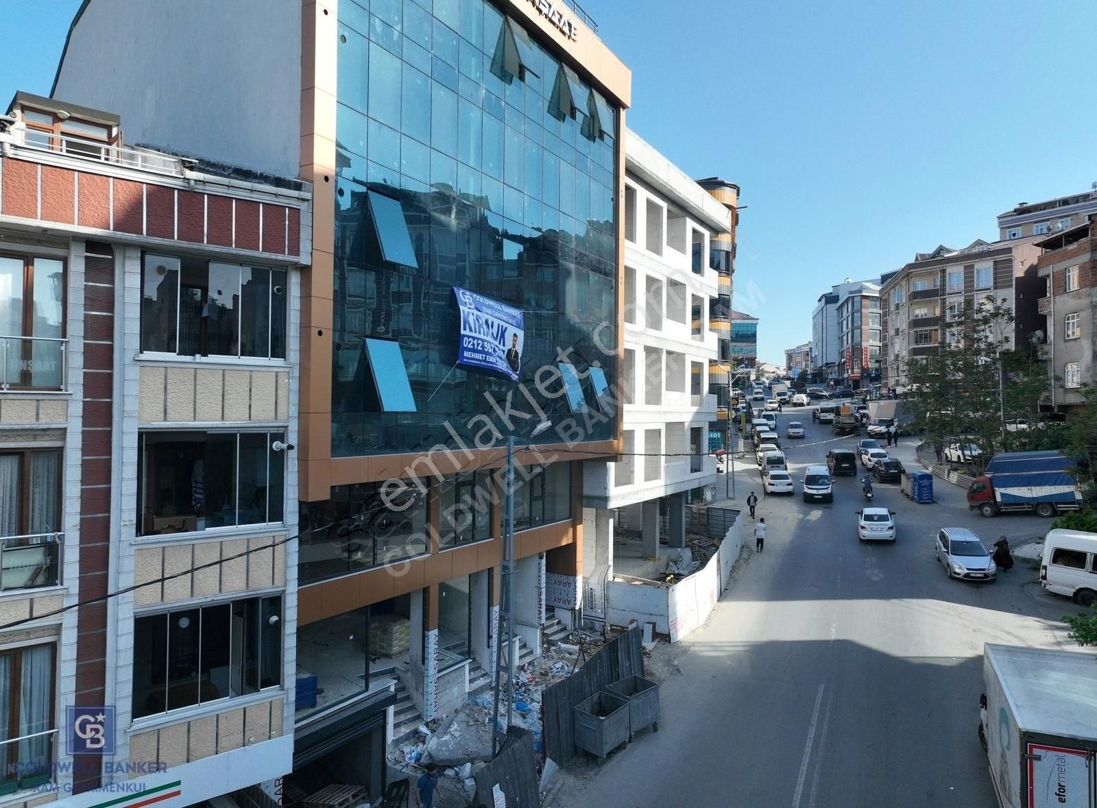 Kiralık Arnavutköy Merkez'de Cadde Cephe 450 M² Dükkan & Mağaza