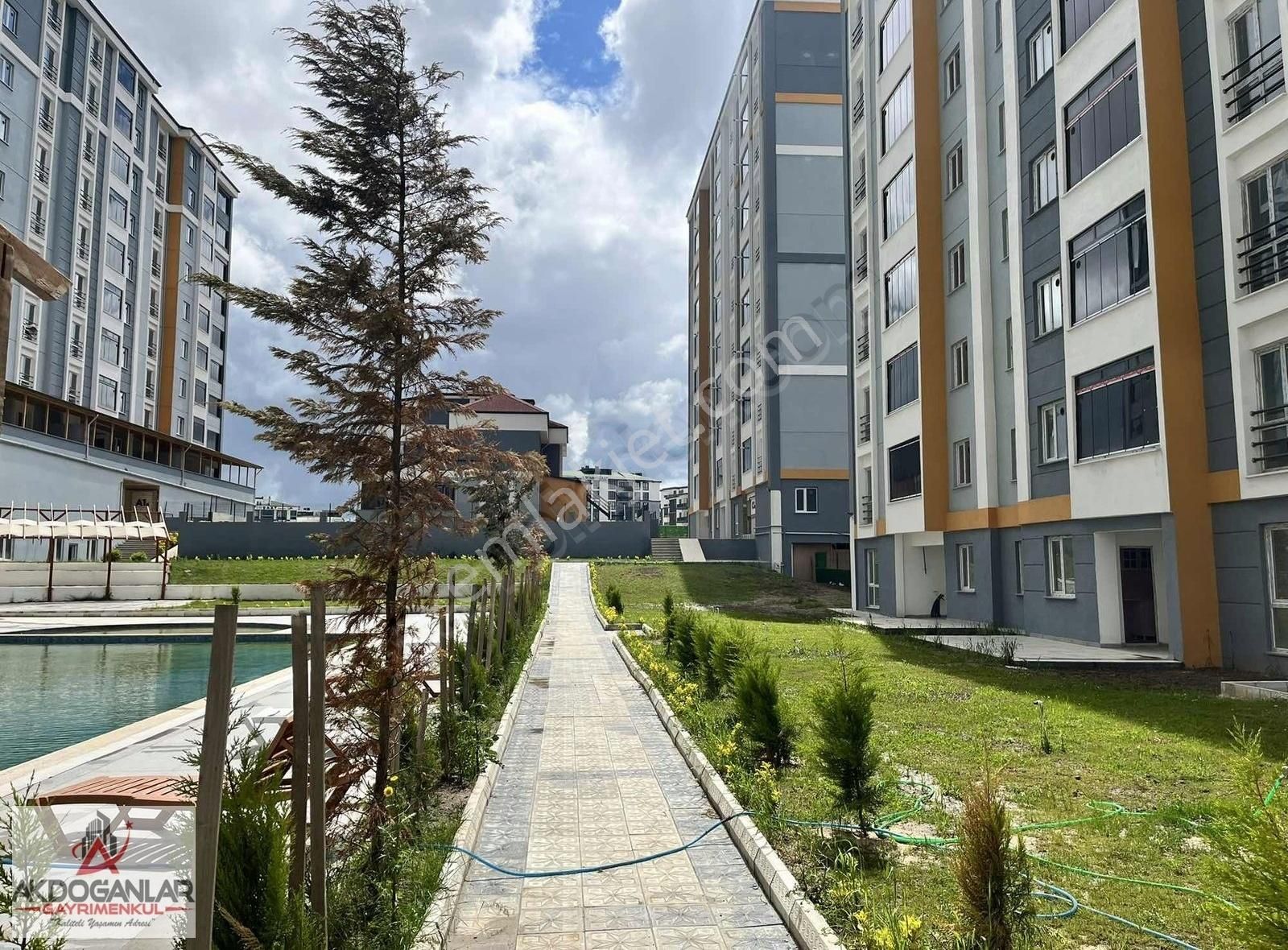 Akdoğanlardan Site İçerisinde Lüks İskanlı Güney Cephe 4+1 Daire