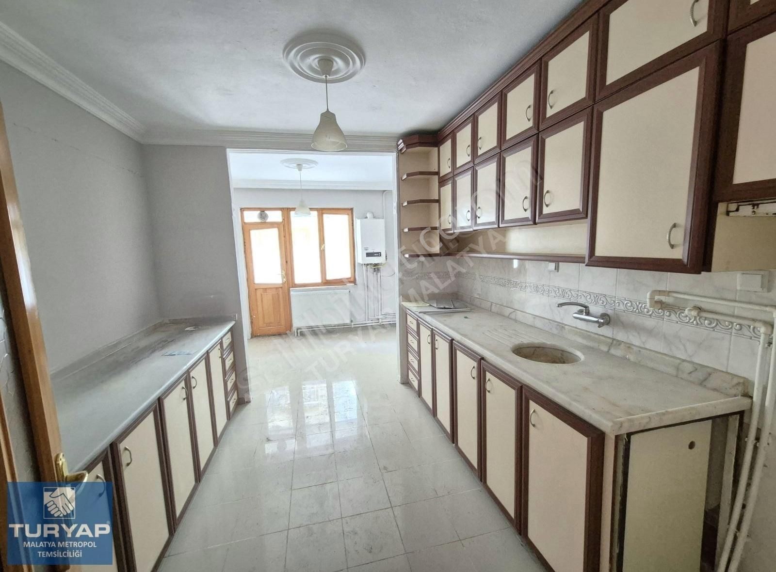 Turyap Metropol'den Sivas Caddesinde 3+1 Satılık 250m2 Daire