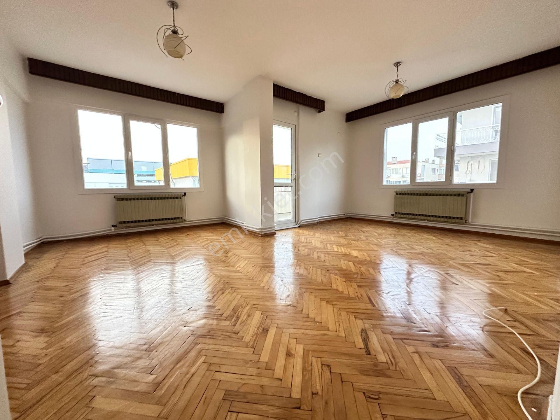 Bostanlı Tak-ev Yanı 3+1 135 M2 Net Satılık Doğalgazlı Daire