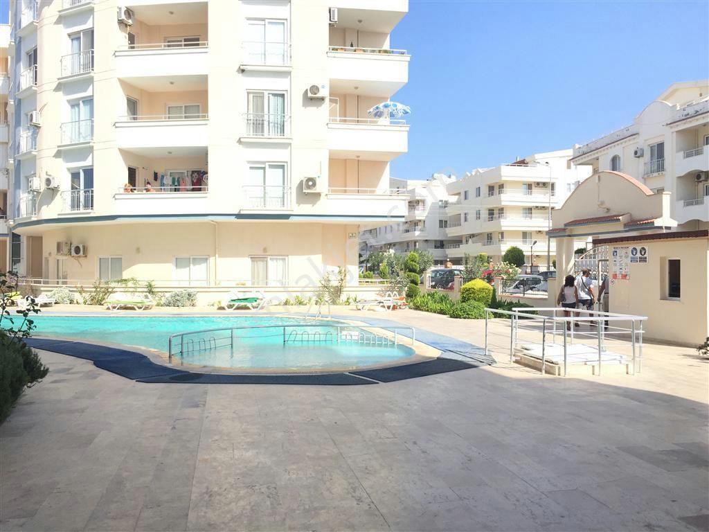 Didim Efelerde Havuzlu Sitede Satılık 2+1 Arakat-eşyalı Daire