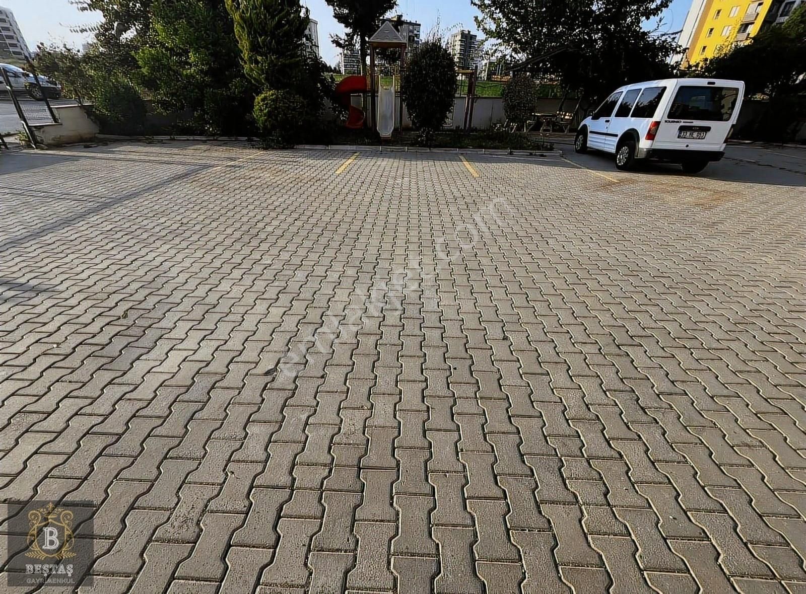 Beştaştan 50.yılda Geniş 3+1 Satılık Daire