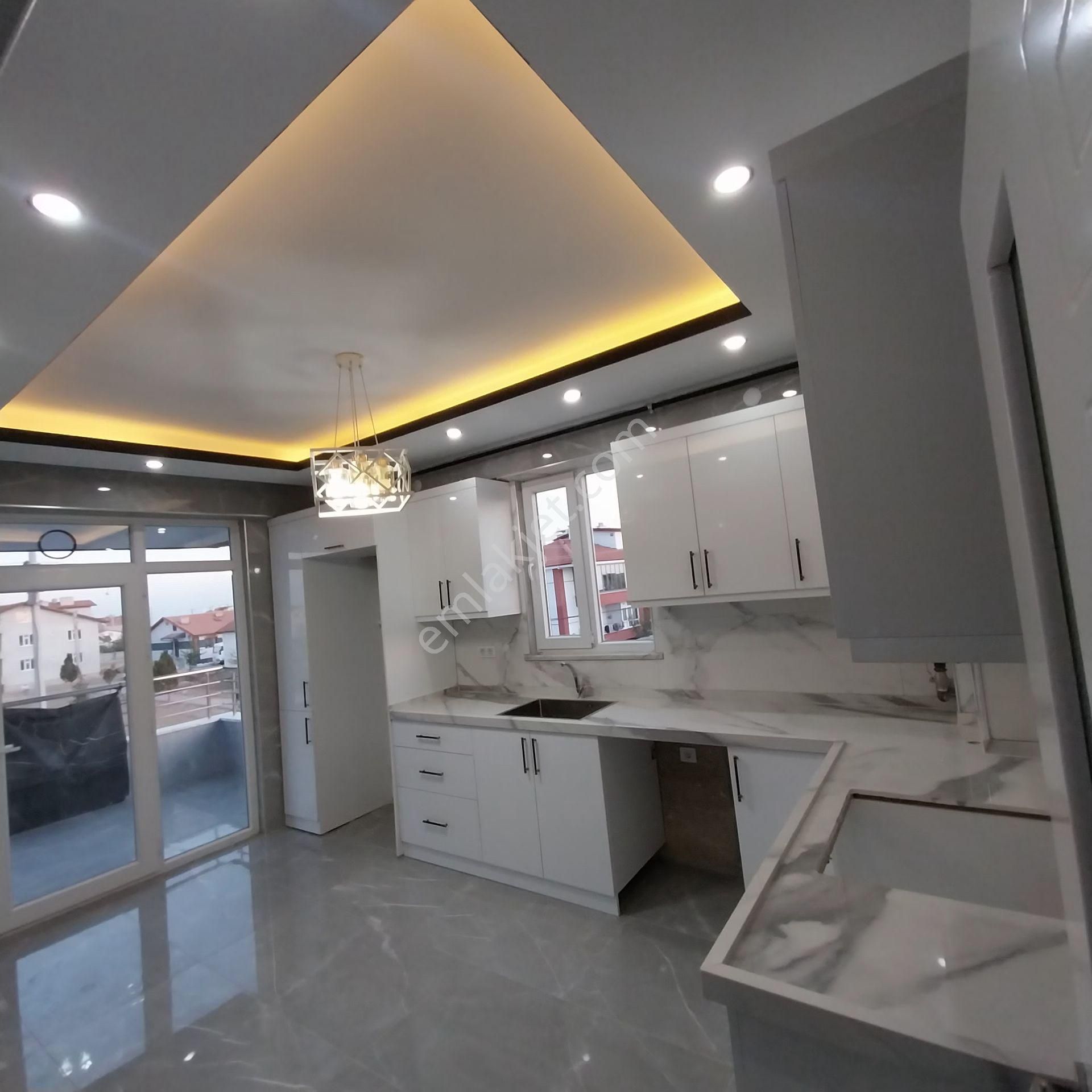 Karaaslanda Satlık Sıfır 2 Katlı Lüks Mustakil Bina