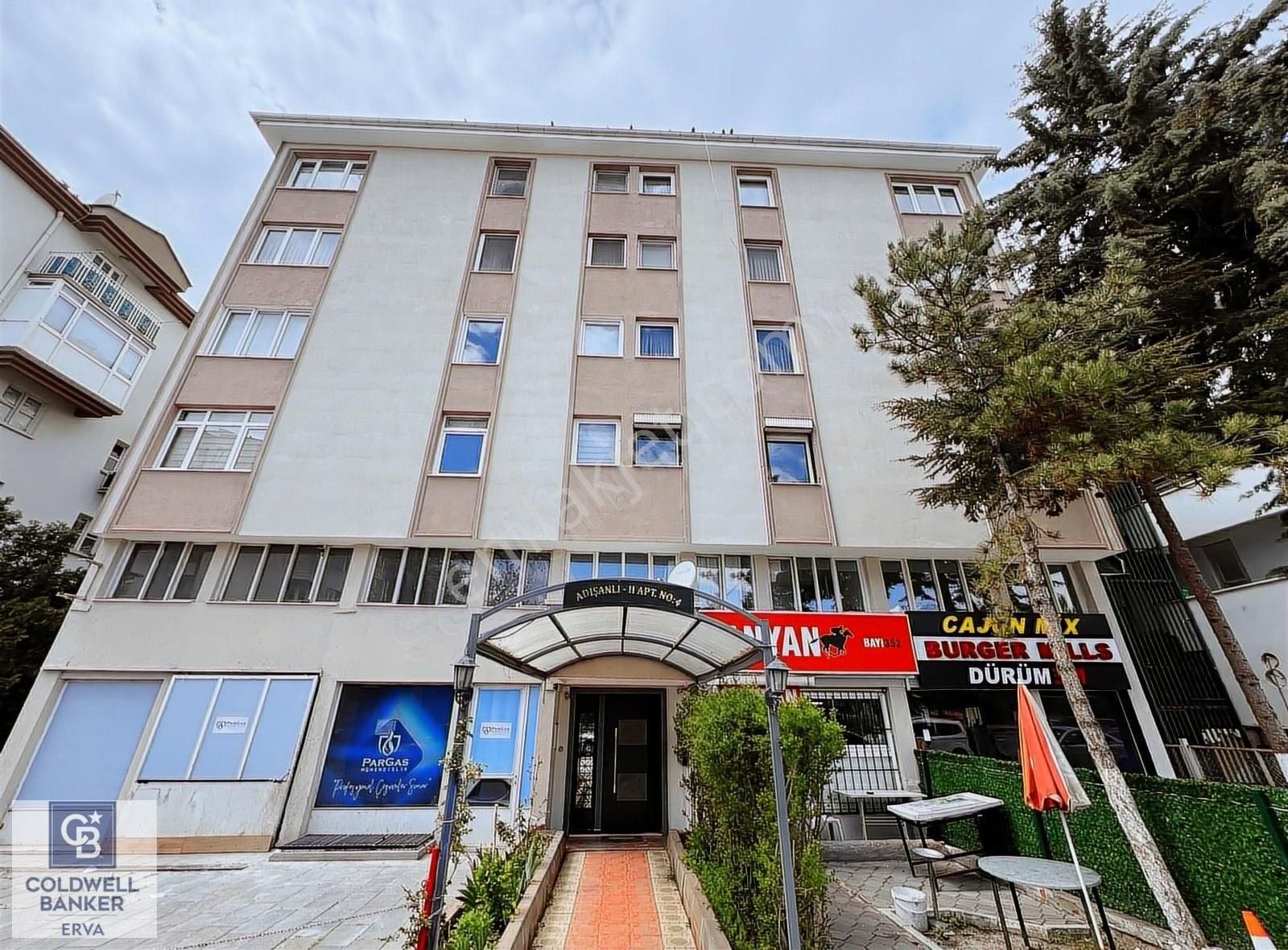 Turan Güneş Blv. Nişan Taşı Pazarı Karşısı 4+1 Satılık Daire