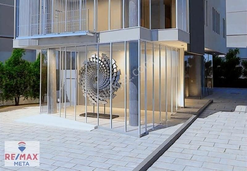 Fener Kalamış Caadesı'nde Net 35 M2 Dükkan