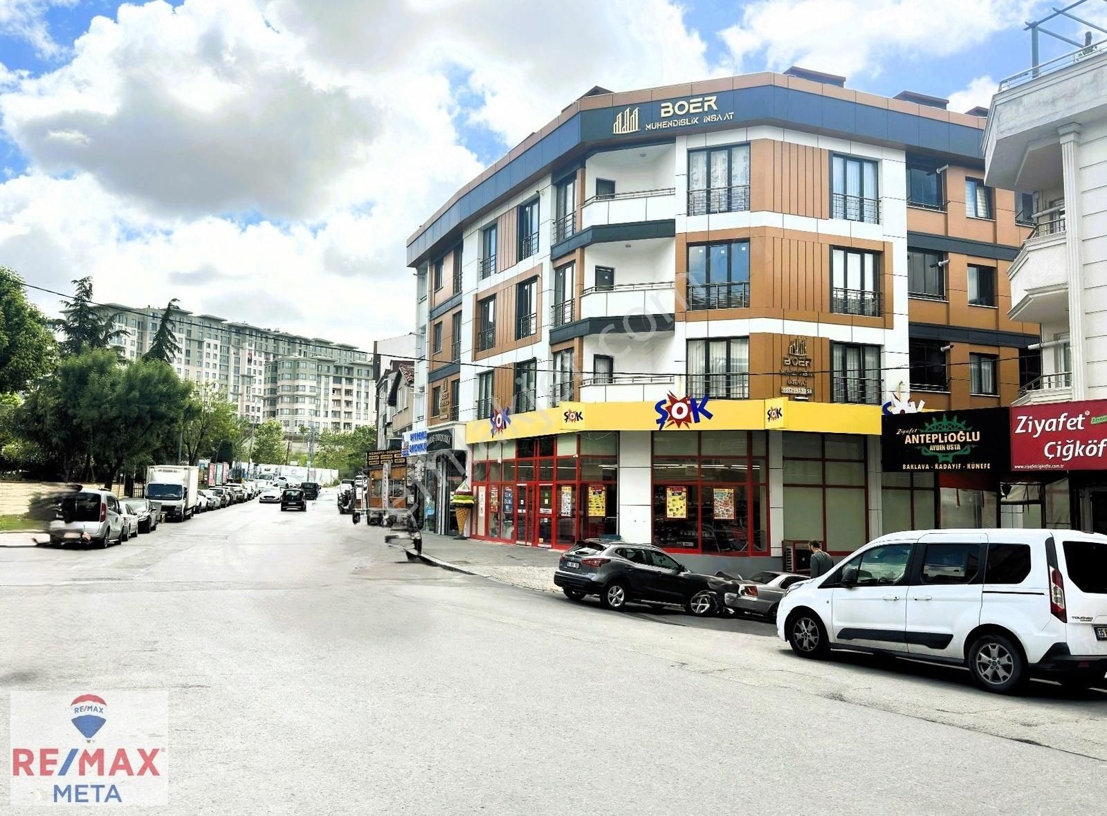 Küçükçekmece İstasyon Mahallesi'nde Satılık 402 M² Depolu Dükkan