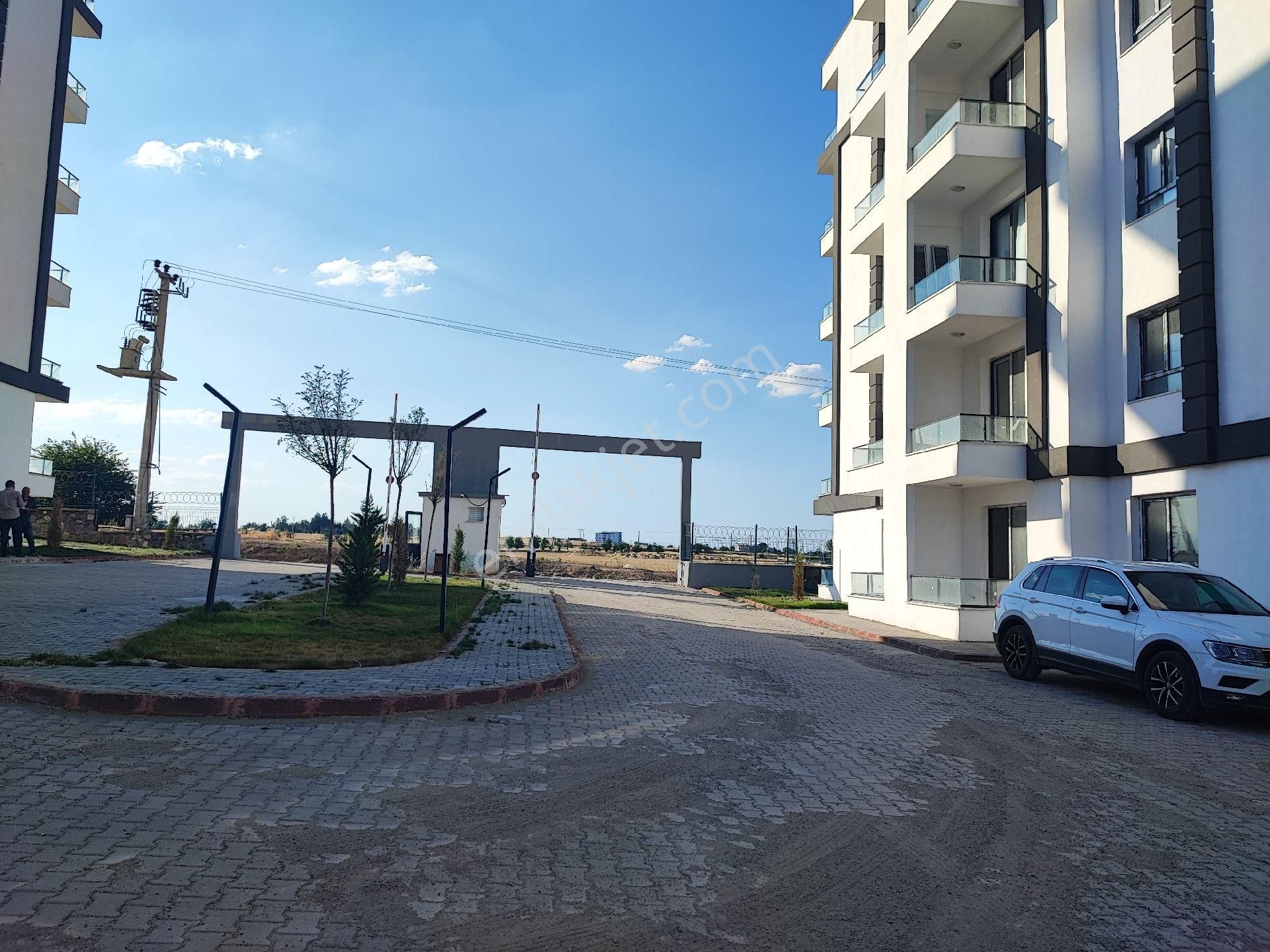 Silvan Yolunda Polis Havacılık Yanında Teknokent Te Kiralık 2,5+1 Daire