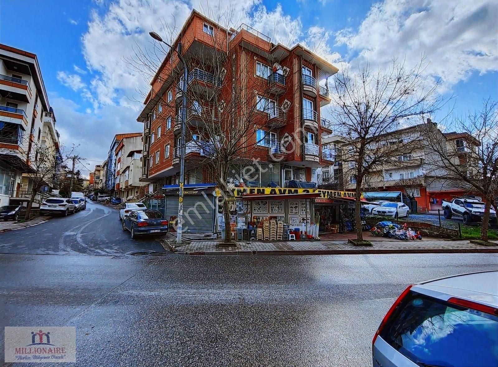 Sancaktepe İnönü Mh Cd Üstü 350 M2 Düz Giriş Satılık Dükkan