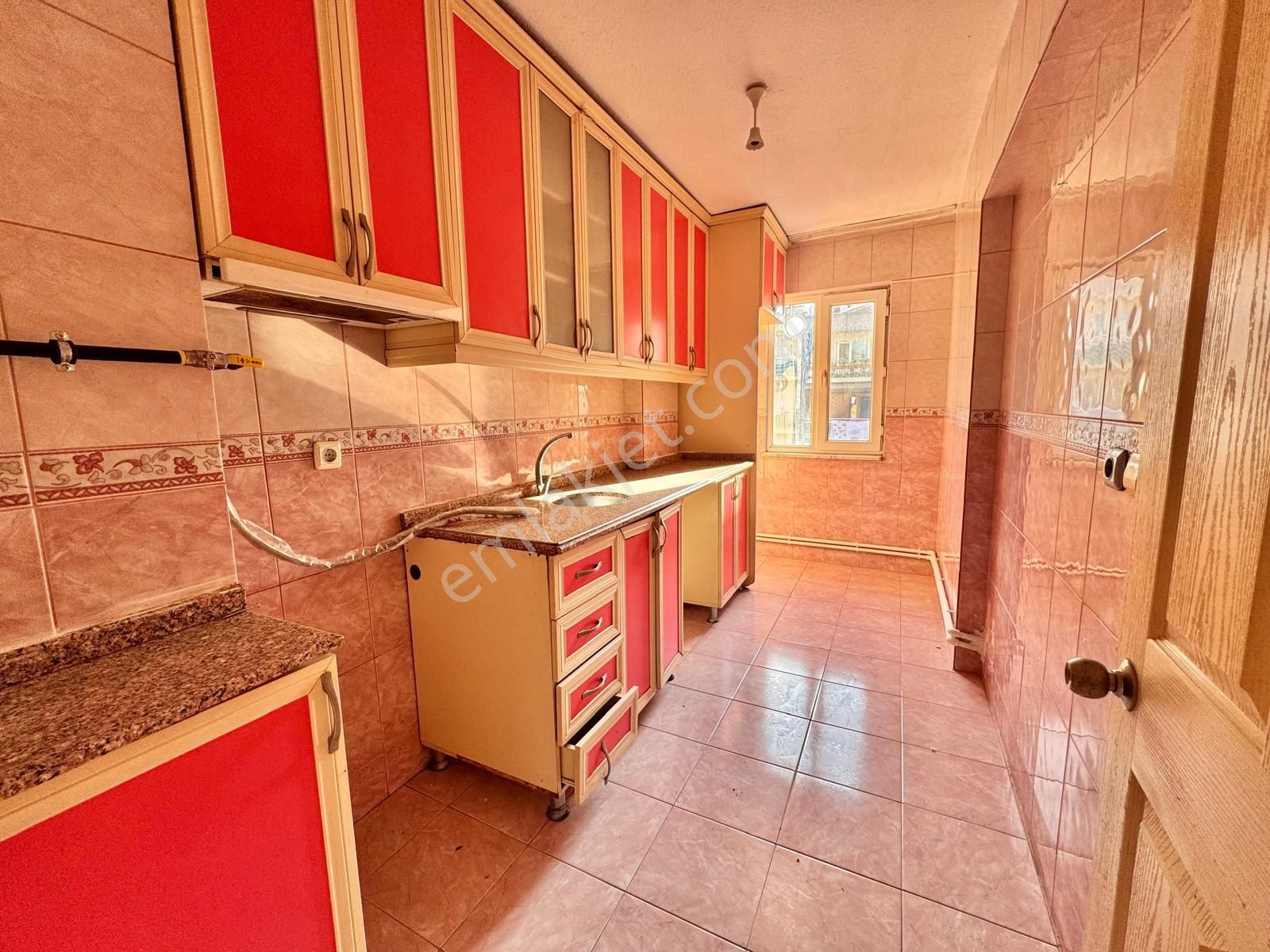 M.efendi Mah. 3+1 , 140 M2 , 5. Kat , Asansör Yok