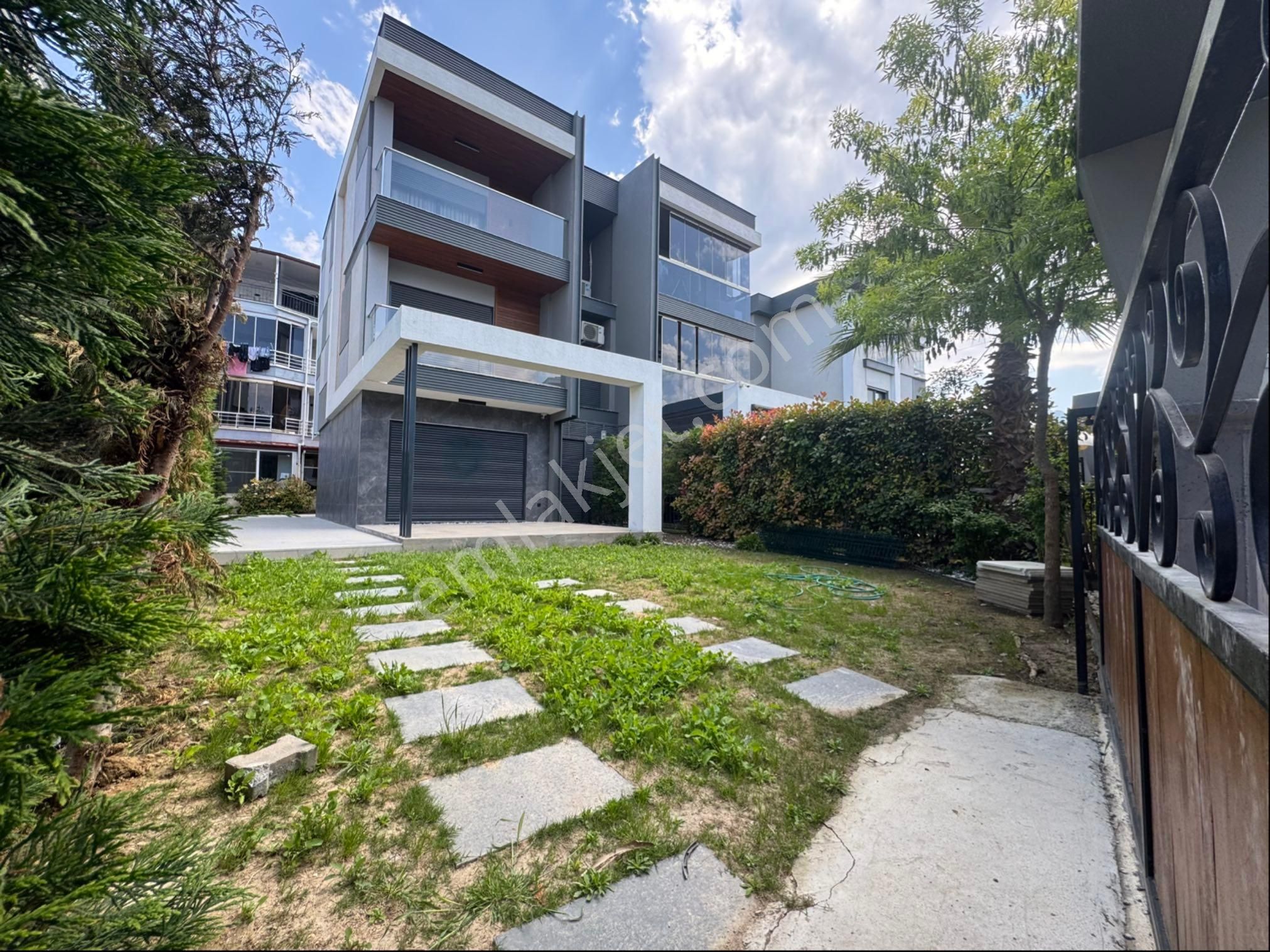 Davutlarda Aidatsız 4 Oda 1 Salon Full Eşyalı Villa