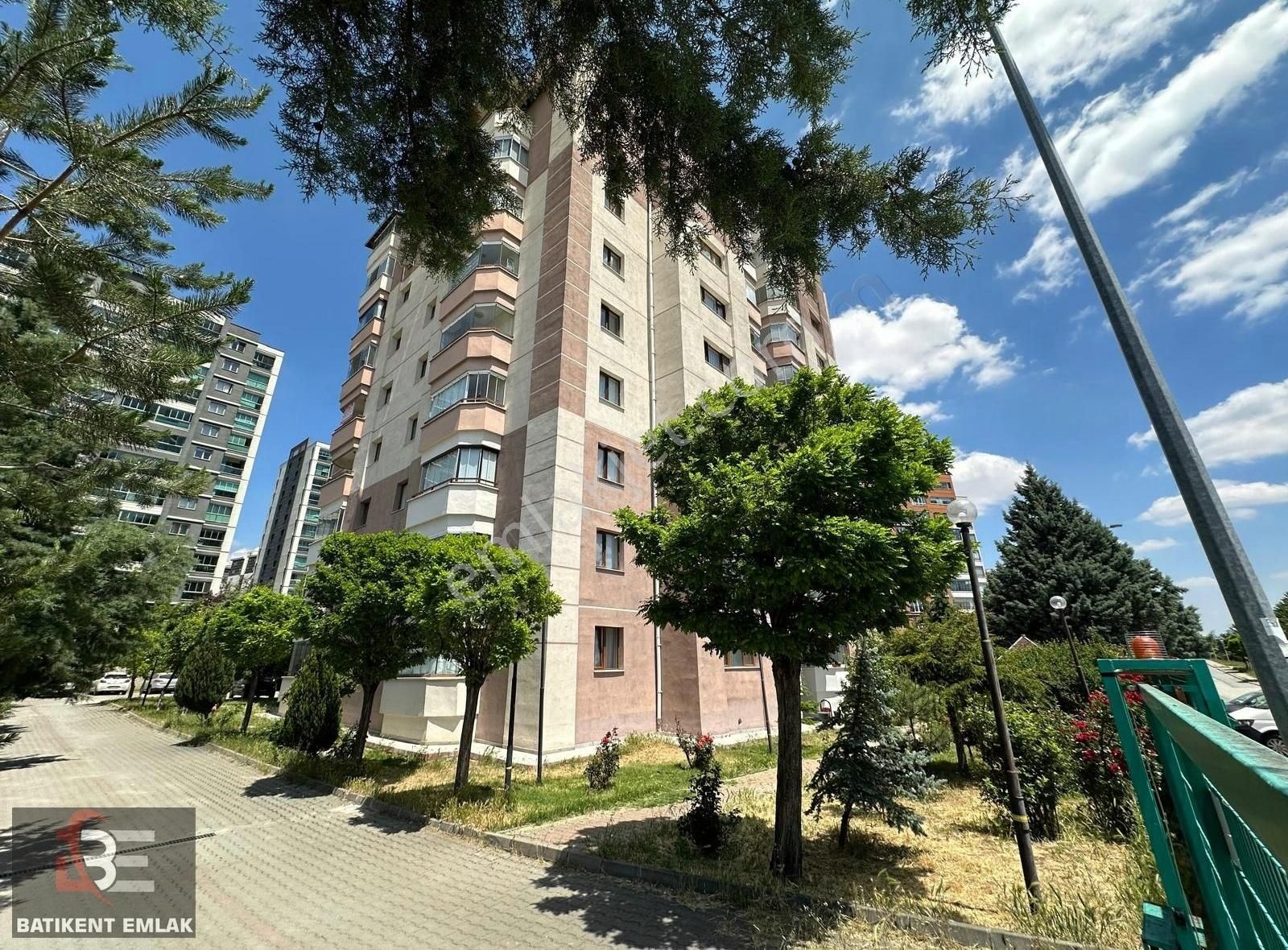 Batıkent Emlak'tan Kardelen Mah Ara Kat 3+1 Boş Ferah Satılık