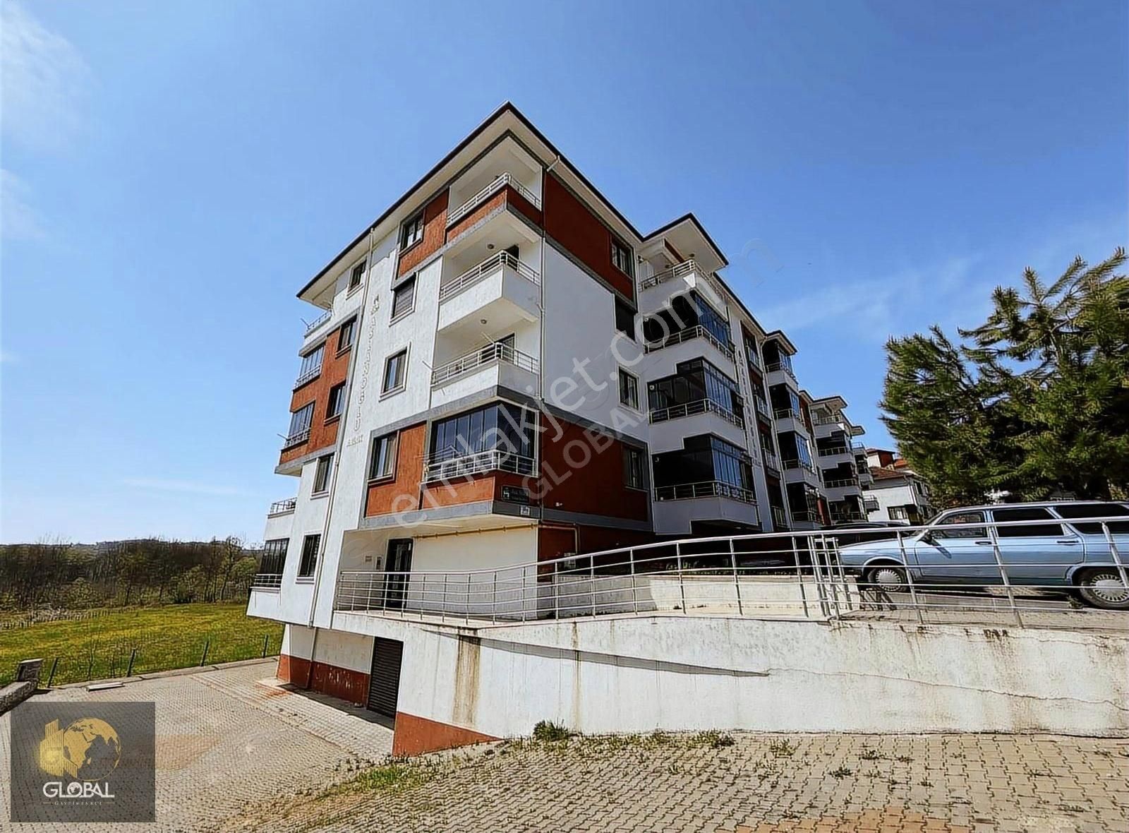 Karaköyde 3+1 Ara Kat, Ebeveyn Banyolu, Müstakil Garajlı Daire