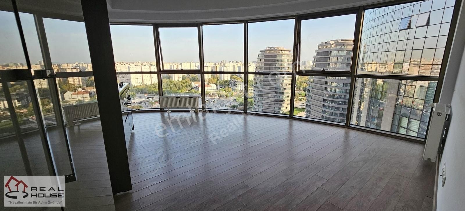 Ataköy Nef 22 De Manzaralı Yüksek Kat Büyük 1+1 Satılık Daire
