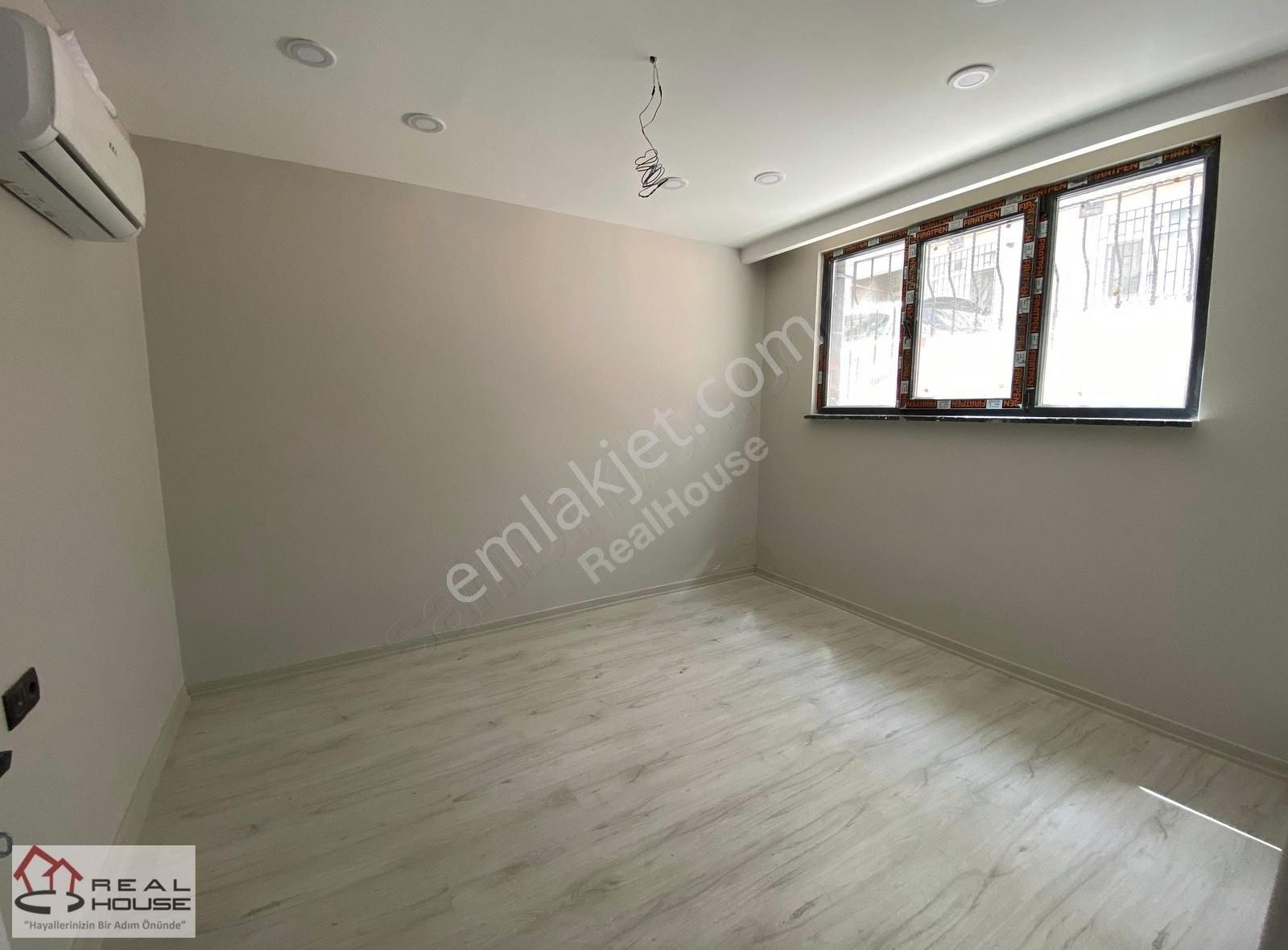 Bayrampaşa Muratpaşada Sıfır Satılık 2+1 Bahçe Katı Daire