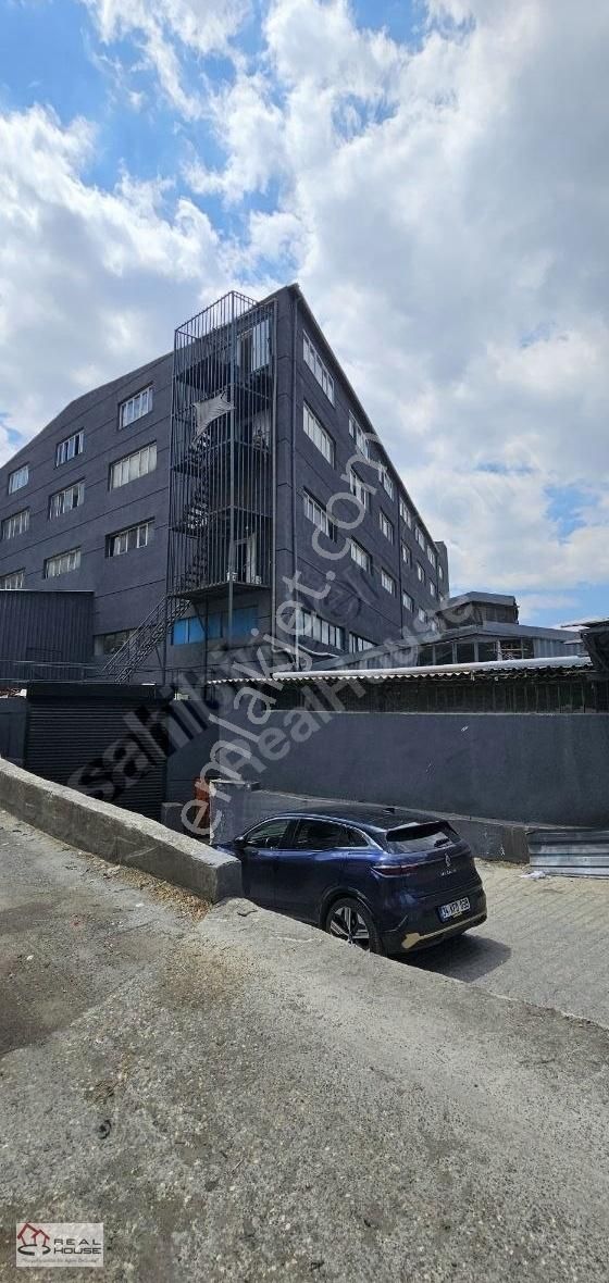 Halkalı Atakentte Kiralık 1300 M2 Depo İmalathane Atölye