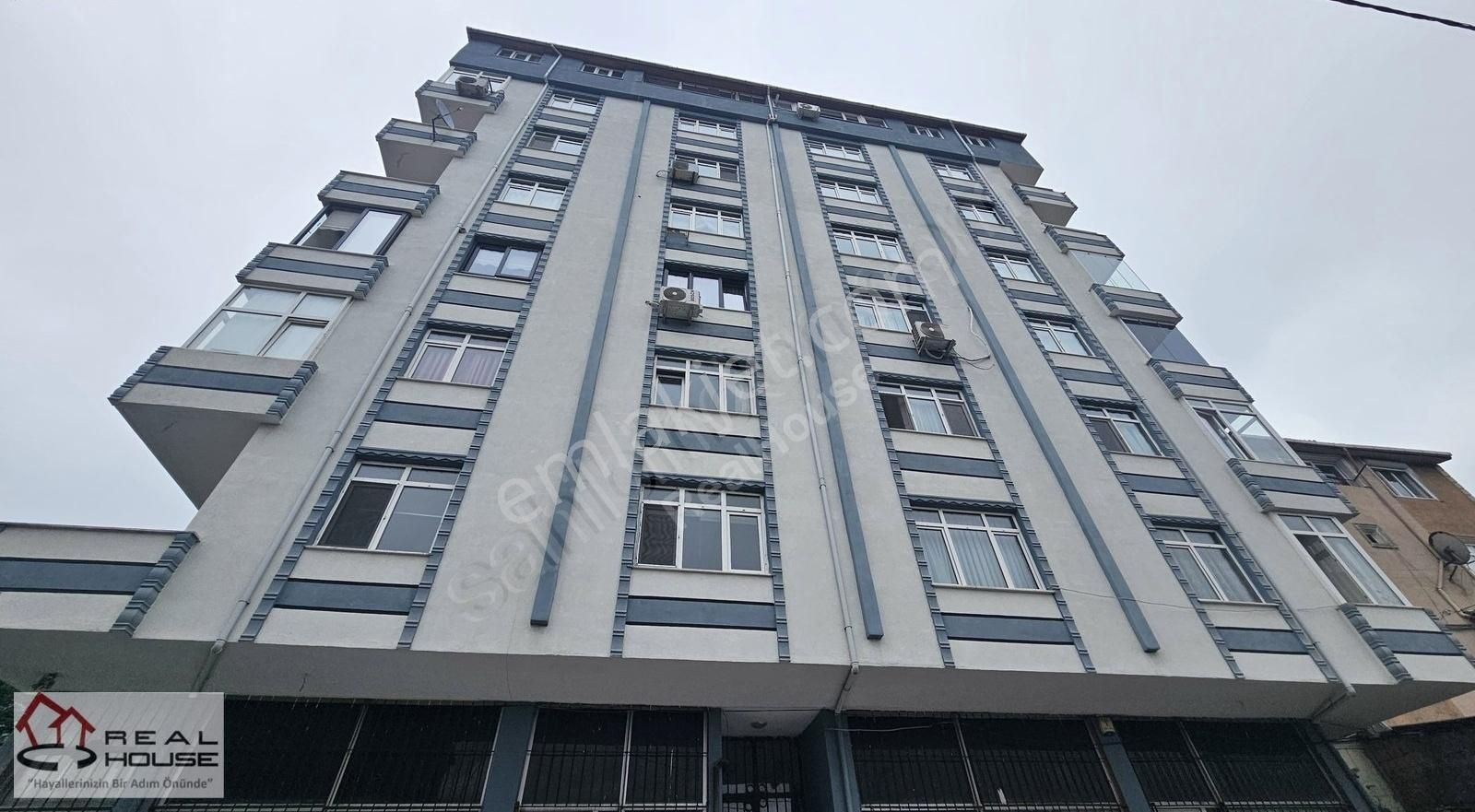 Ayazağa Merkez De Asansörlü Bina Da Geniş 2+1 Daire