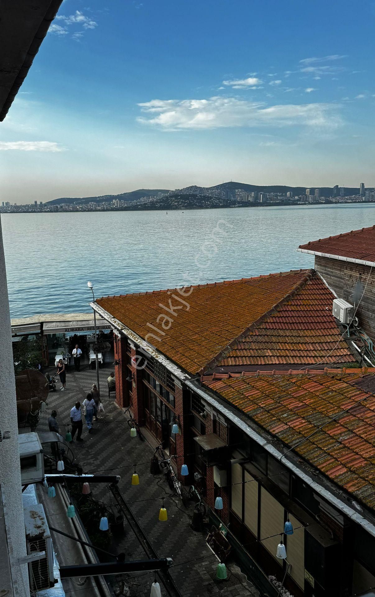 Büyükada Satılık Ofis - Emsalsiz Konum, Tabela Değeri Yüksek, Genç Bina, Radye Temel, Denize Sıfır