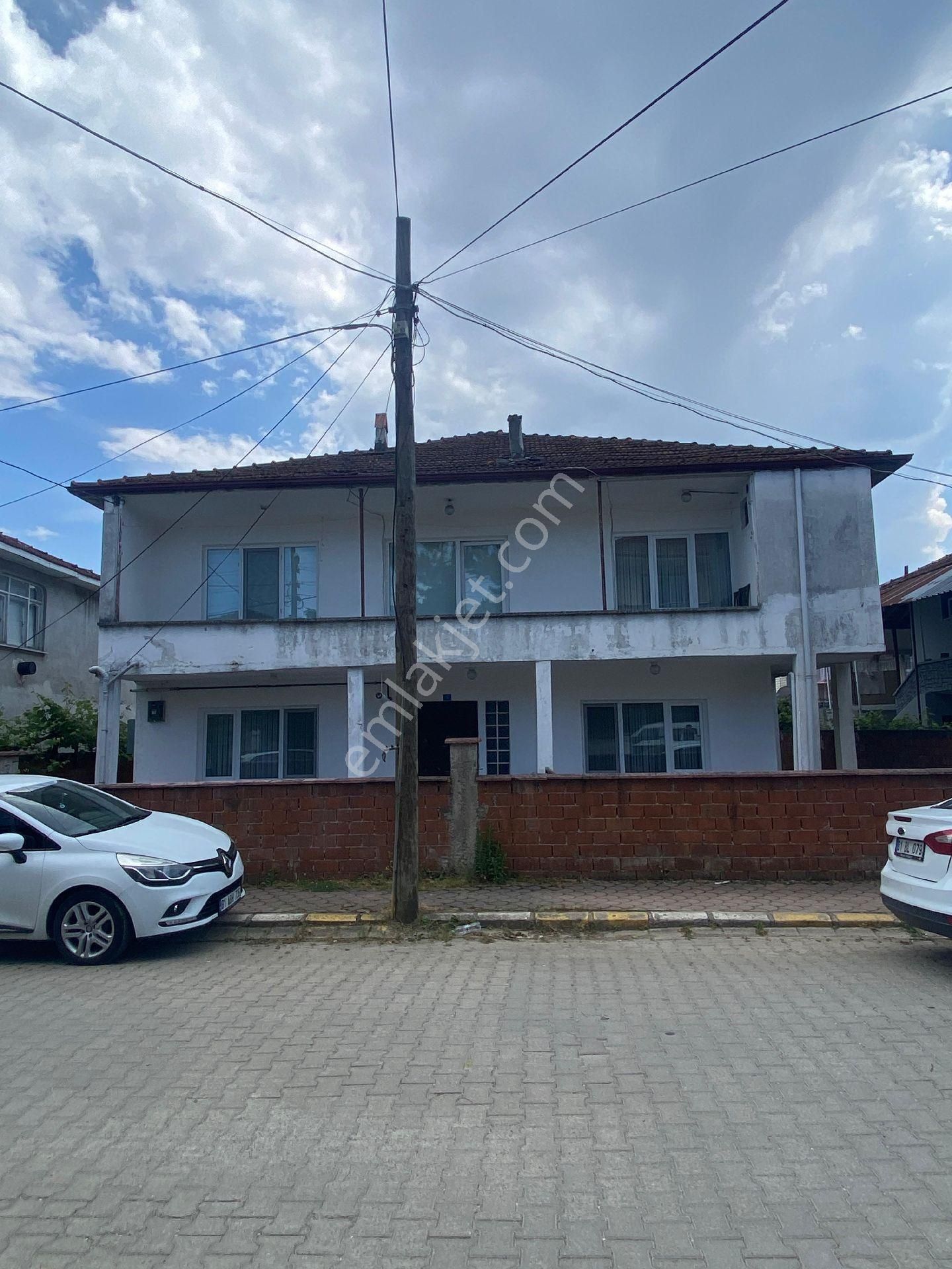 Yenimahalle Akçay Sokak'ta Satılık 4+1 Daire