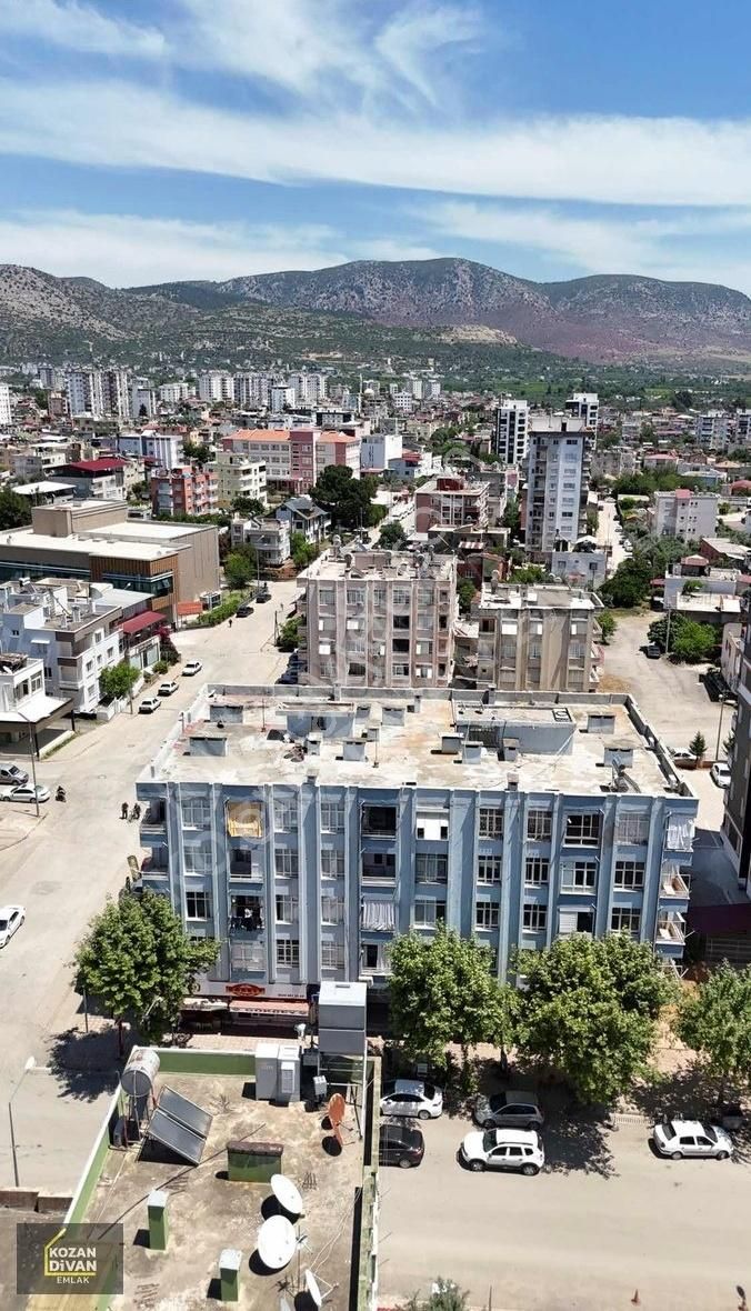 Kozan Divan Emlak'tan Şehrin Merkezinde Satılık 3+1