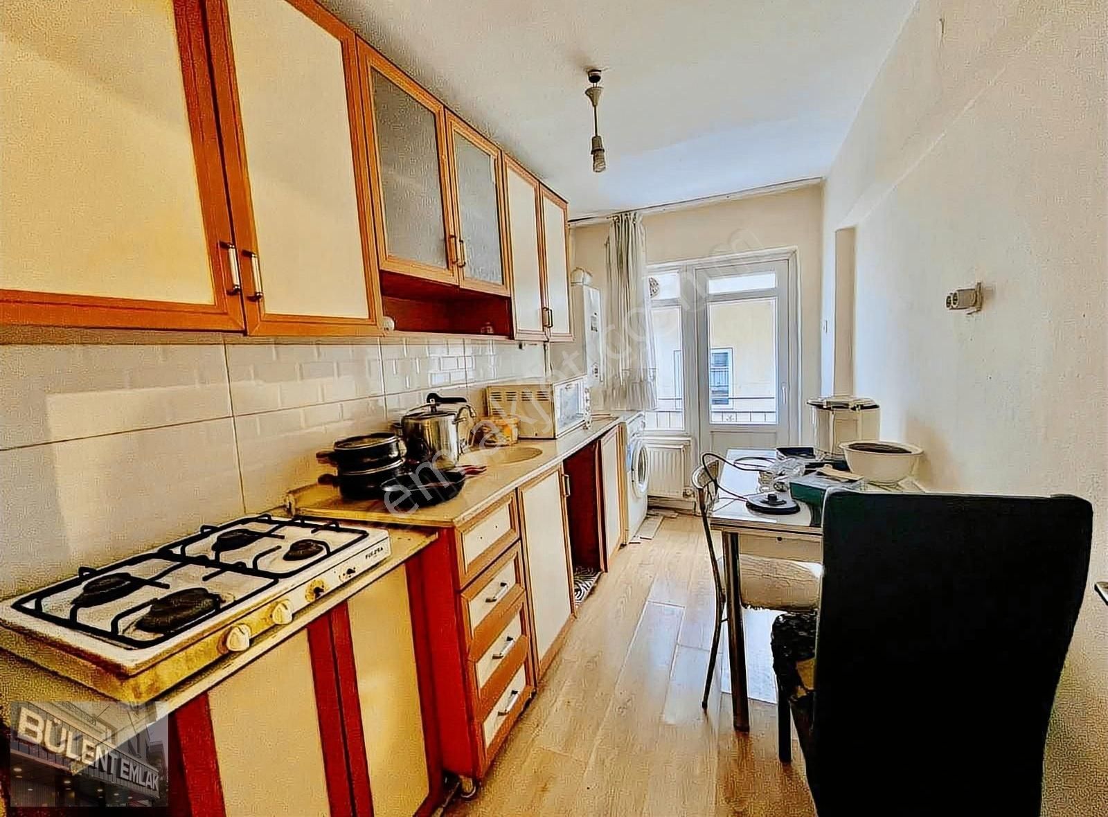Etlikte Cadde Üzeri Kot 1 Balkonlu Acil Satılık 120m2