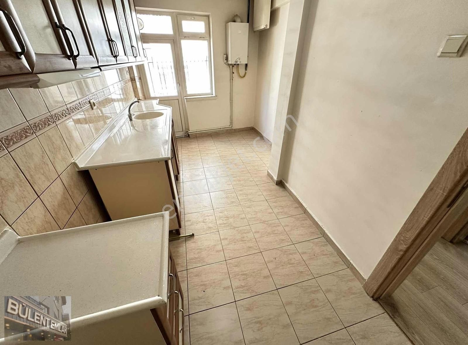Etlikte 2+1 Yapılı Giriş 110m2 Ön Cephe Caddeye Yakın