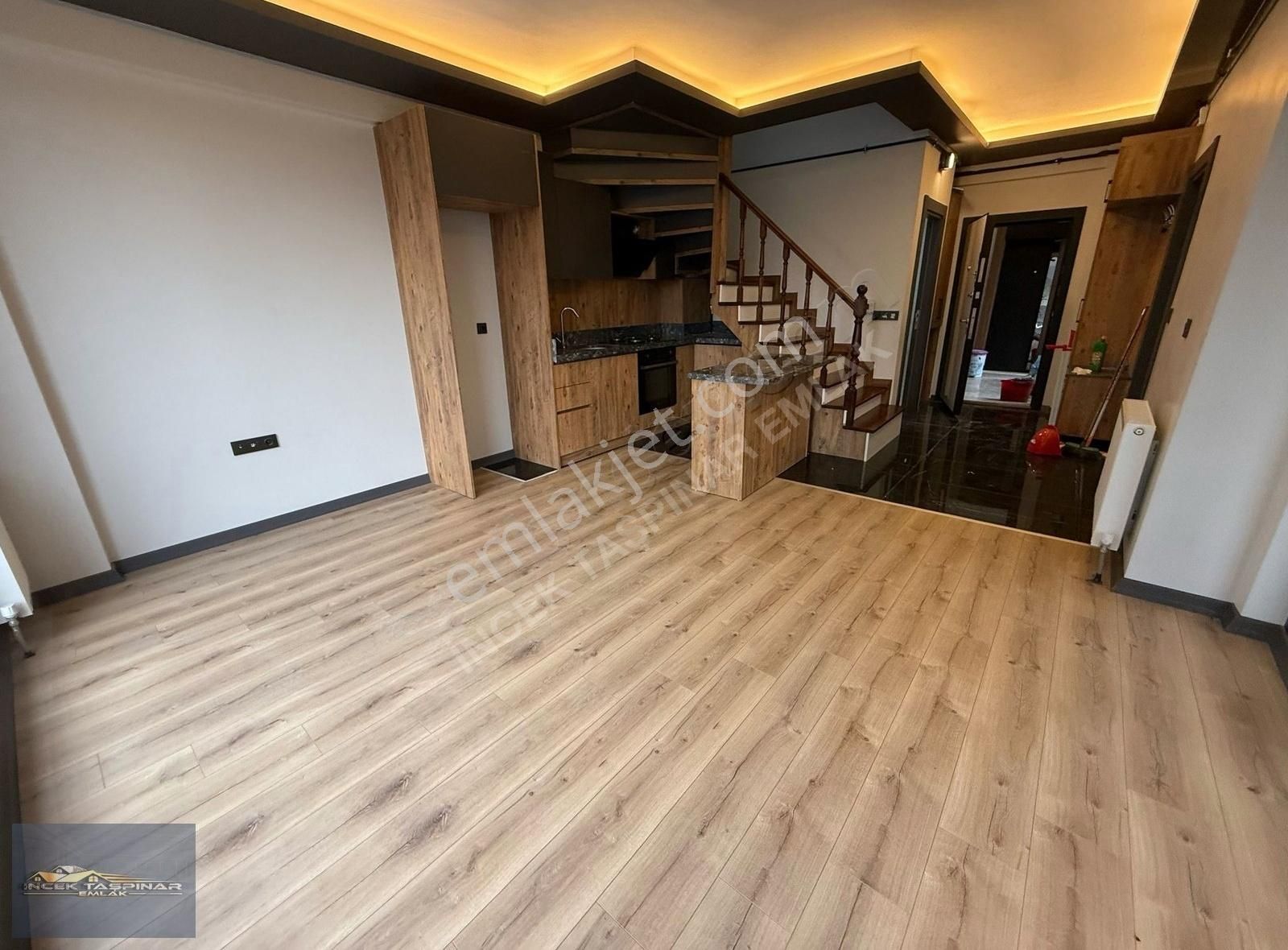 İncek Taşpınar Emlak'tan Satılık 3+1 Lüx Yapılı Dubleks Daire