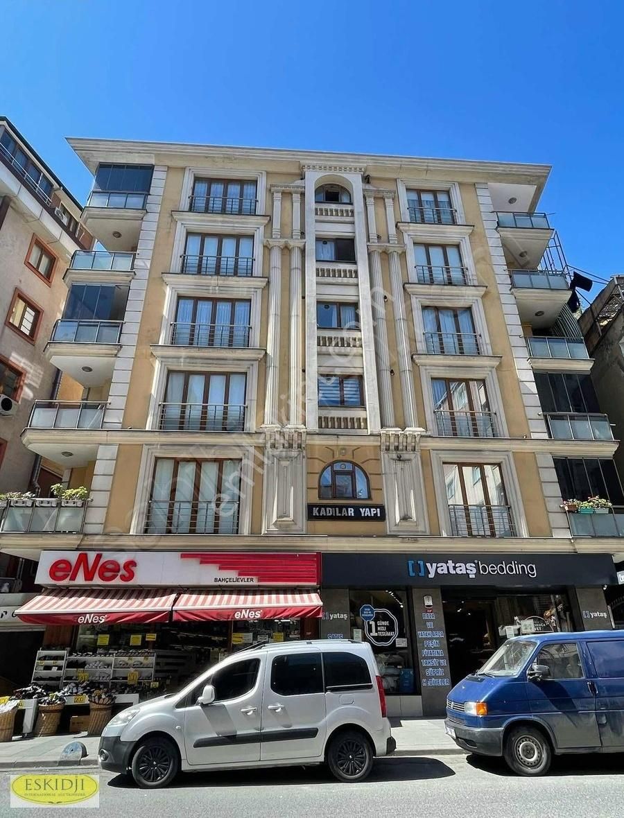 Bahçelievler Cumhuriyet Mah Bağcılar Cad Satılık 3+1 Arakat