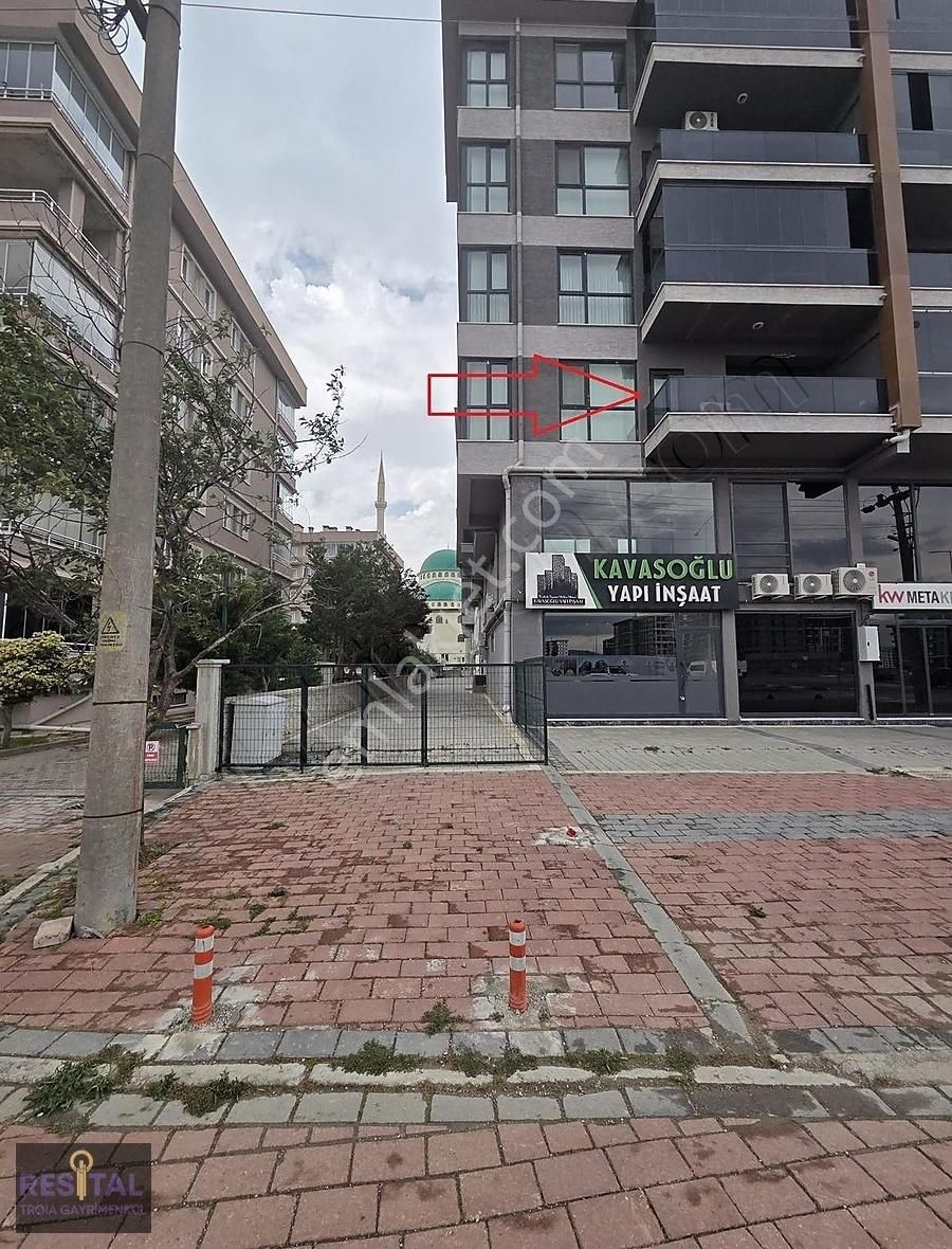 60 Metrelik Yol Kavşağında Satılık 3+1 Daire