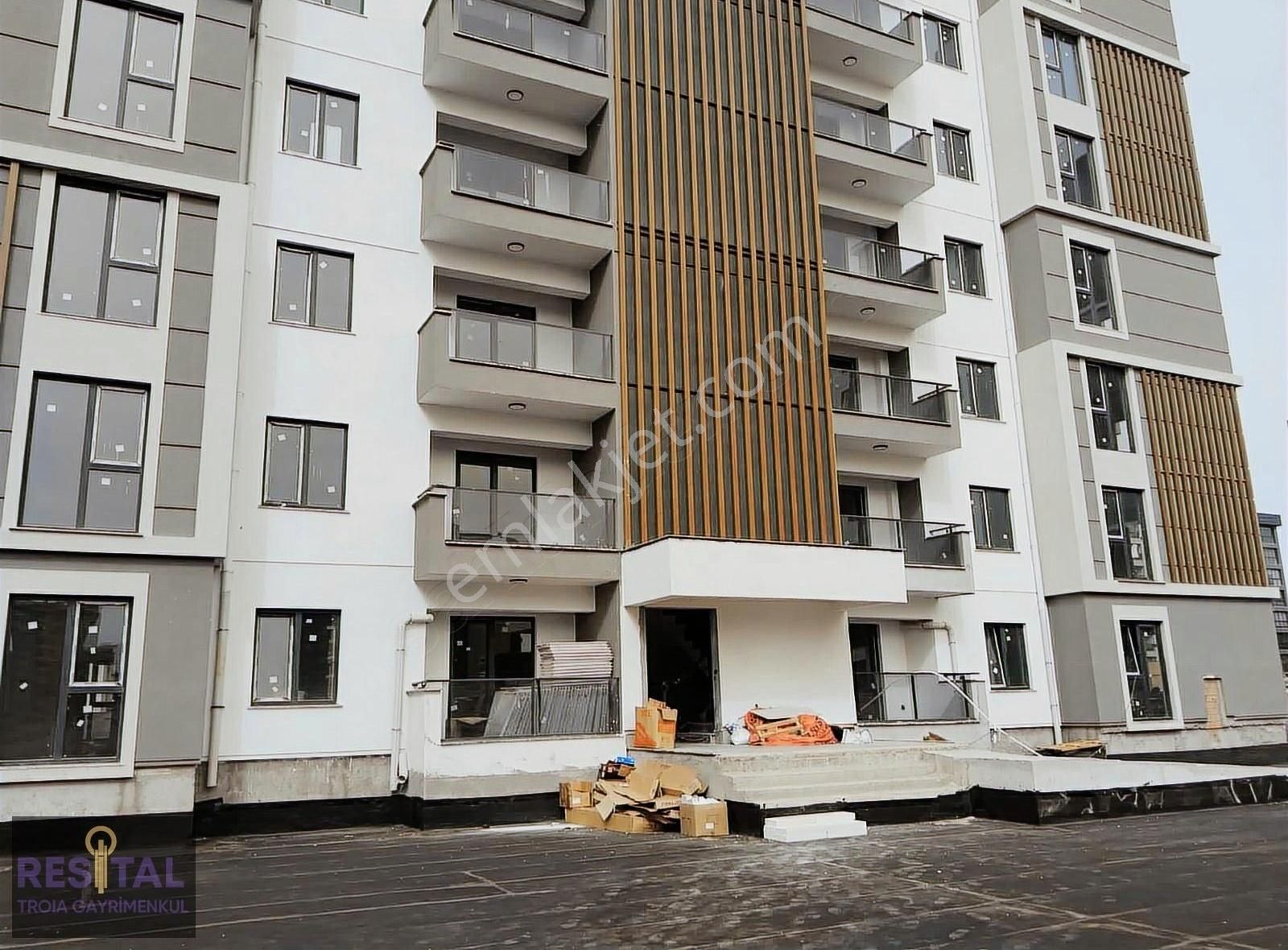 Ç.kale Merkez Karacaören'de Isite İçerisinde Arakat 2+1