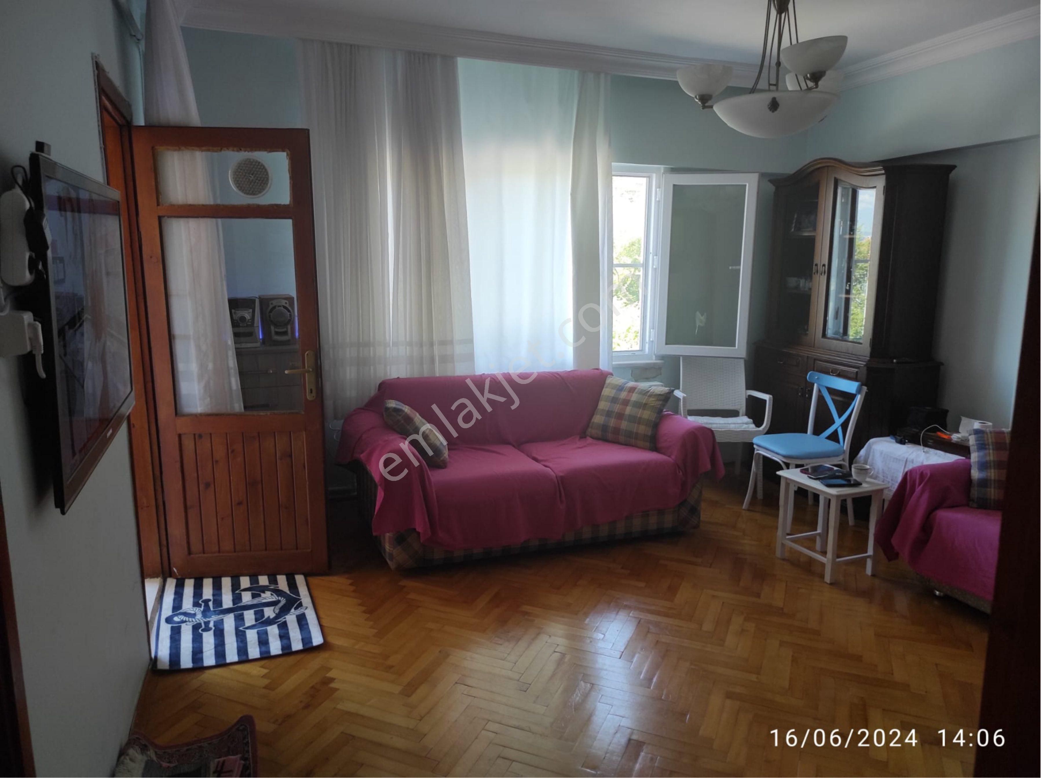 Çınarcık Merkezde Satılık Doğalgaz Kombili 1+1 Daire